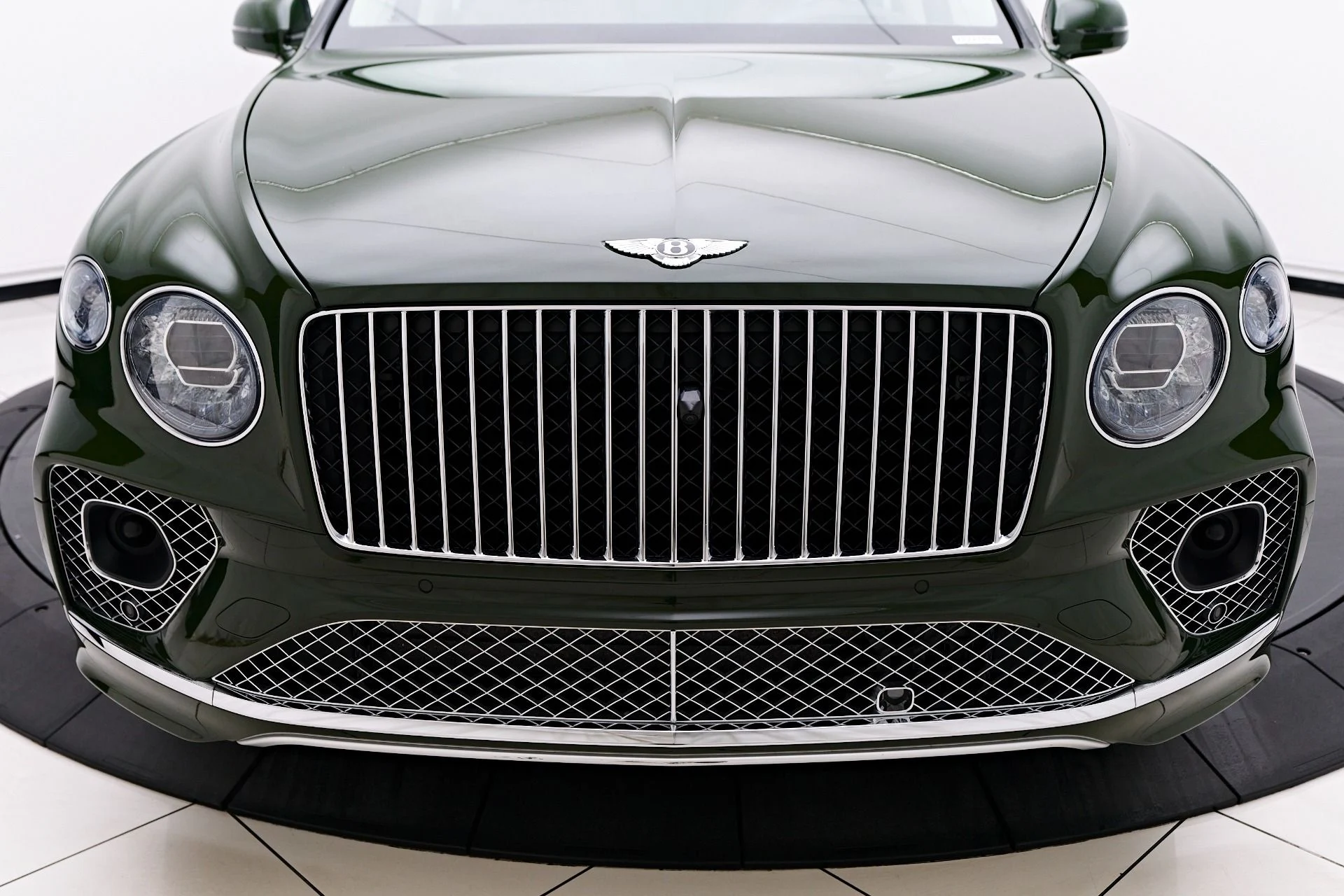mph015_2424981508_Used_2023_Bentley_Bentayga_EWB_1754782401_b40cb6f4c2