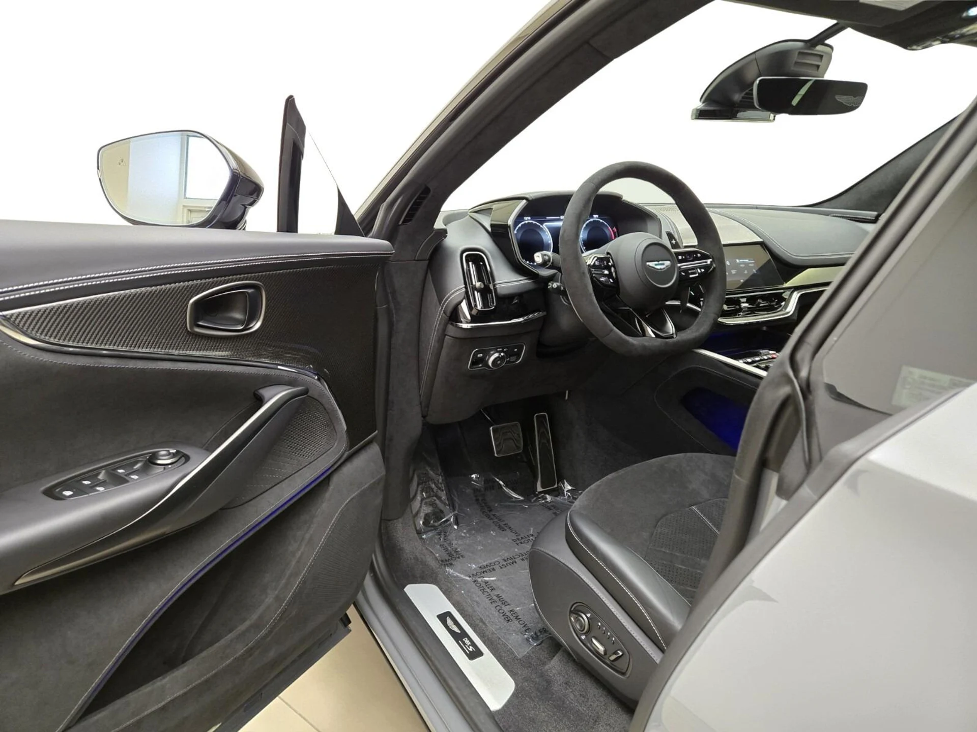 mph015_2436713301_New_2026_Aston_Martin_DBX_S_1776143663_3fec29d400