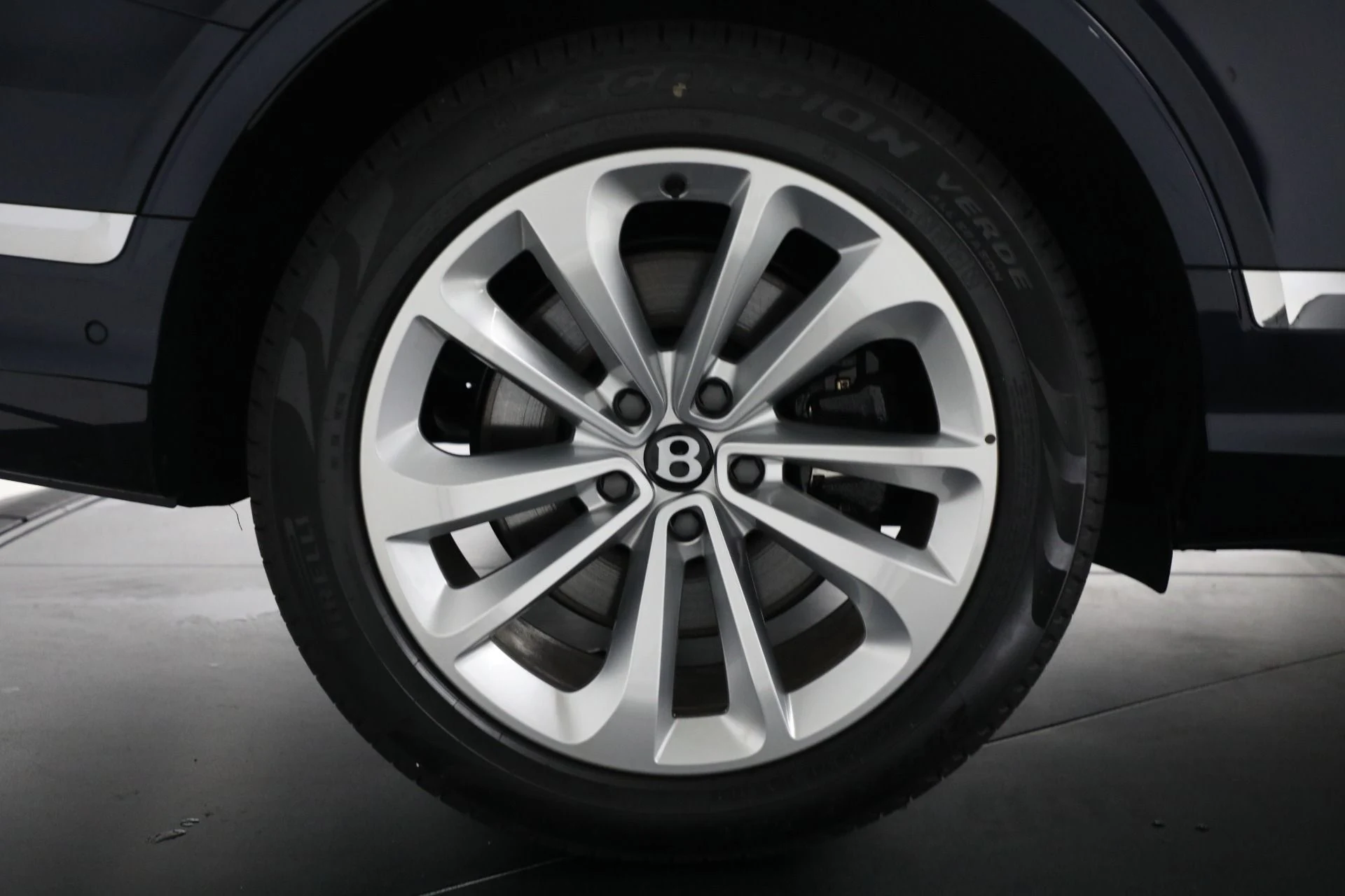mph015_2440264878_New_2025_Bentley_Bentayga_V8_15cb383eb0