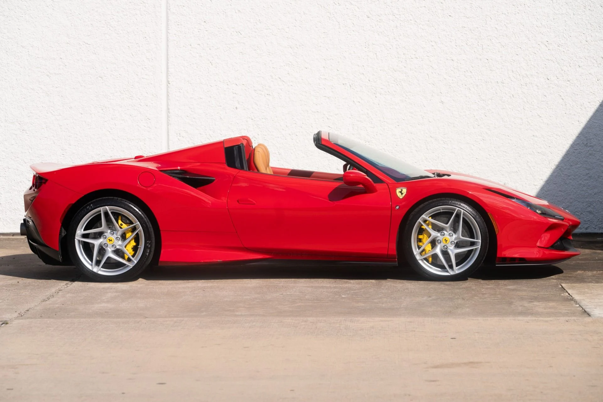 mph015_2456215825_Used_2023_Ferrari_F8_Spider_1759528459_16d687960d