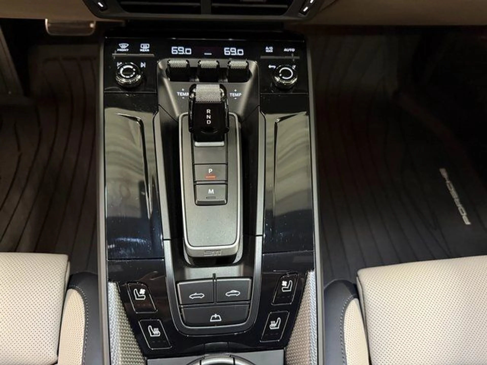 mph015_2457245961_70c7f13f2e2745589bbea1f6269b8279_544d691064