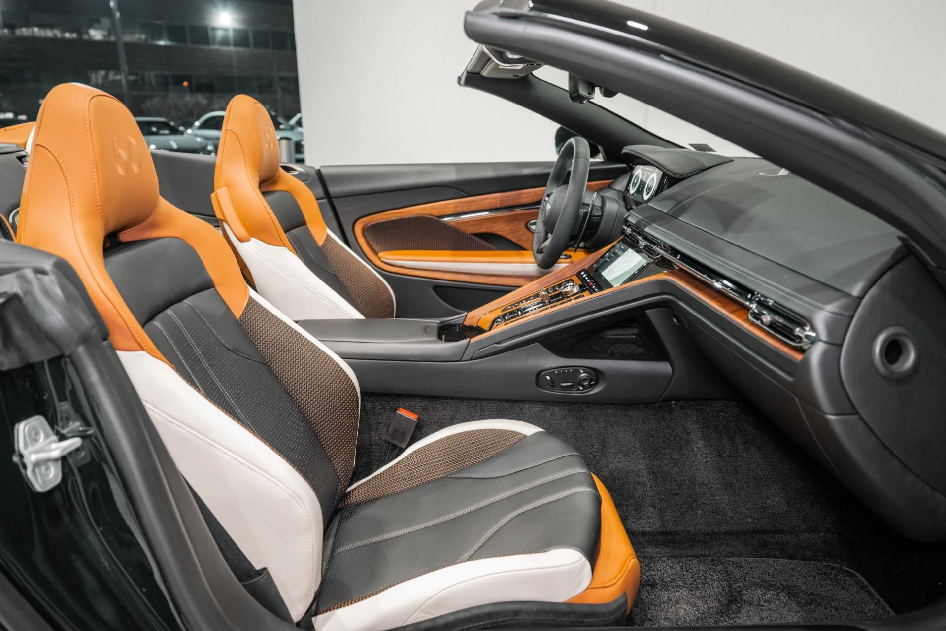 mph015_2460194751_New_2026_Aston_Martin_DB_12_Volante_1772211091_0f4b24edb5