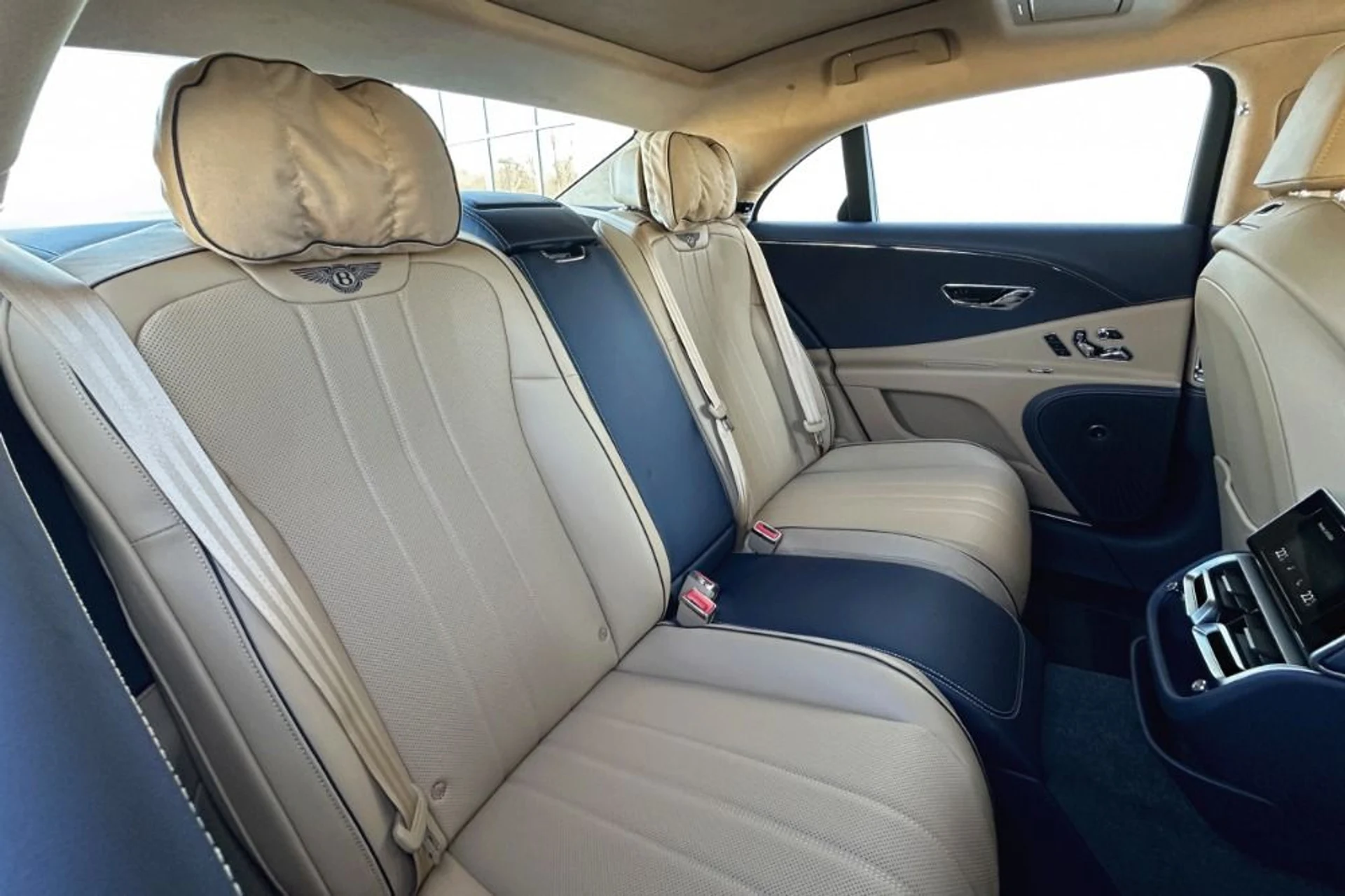 mph015_2464456796_New_2026_Bentley_Flying_Spur_1770289044_13aaf9f88e