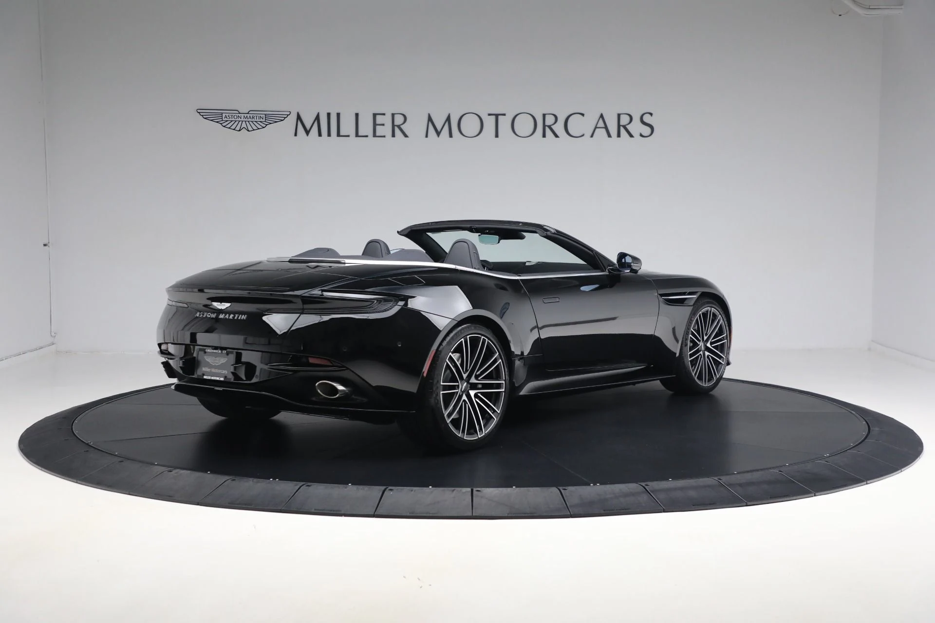 mph015_2470703746_New_2025_Aston_Martin_DB_12_Volante_45c03c8333