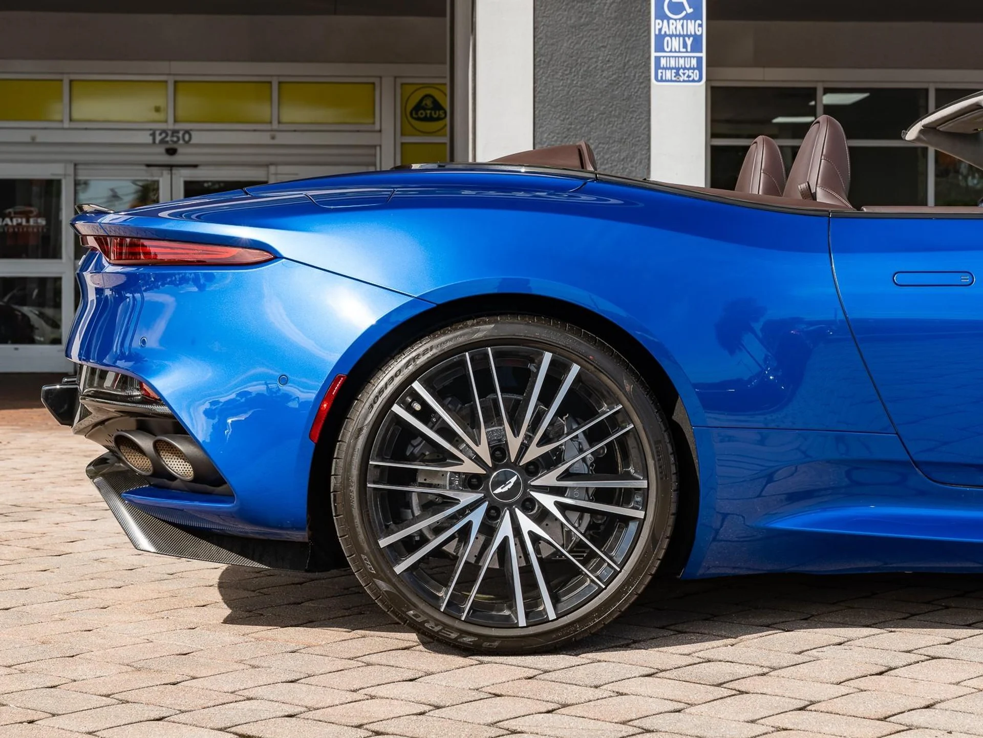 mph015_247317179_Used_2020_Aston_Martin_DBS_Superleggera_1761685613_e9b7ee2b20