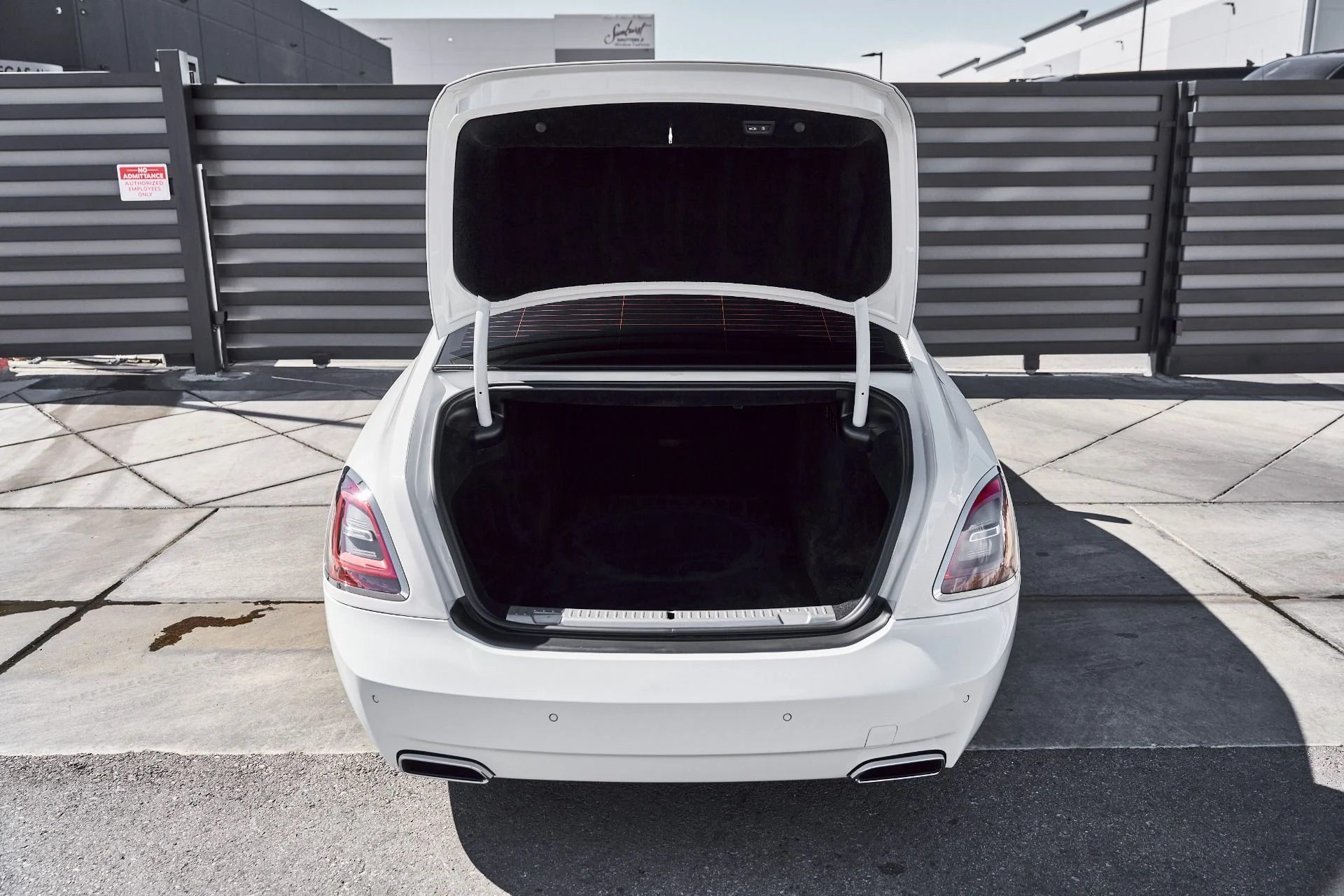 mph015_2476482142_Used_2022_Rolls_Royce_Ghost_Base_1772765967_9ffa753775