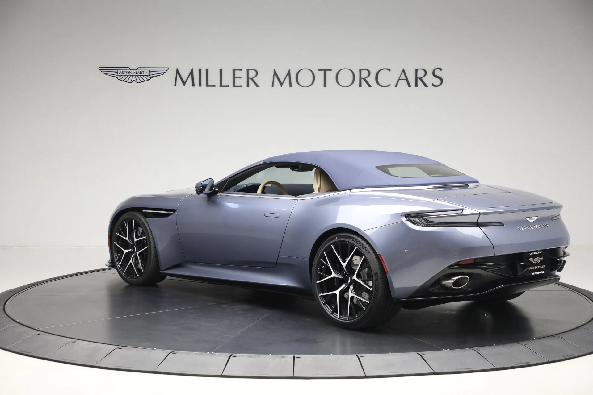 mph015_2477625020_New_2025_Aston_Martin_DB_12_Volante_b54194458b