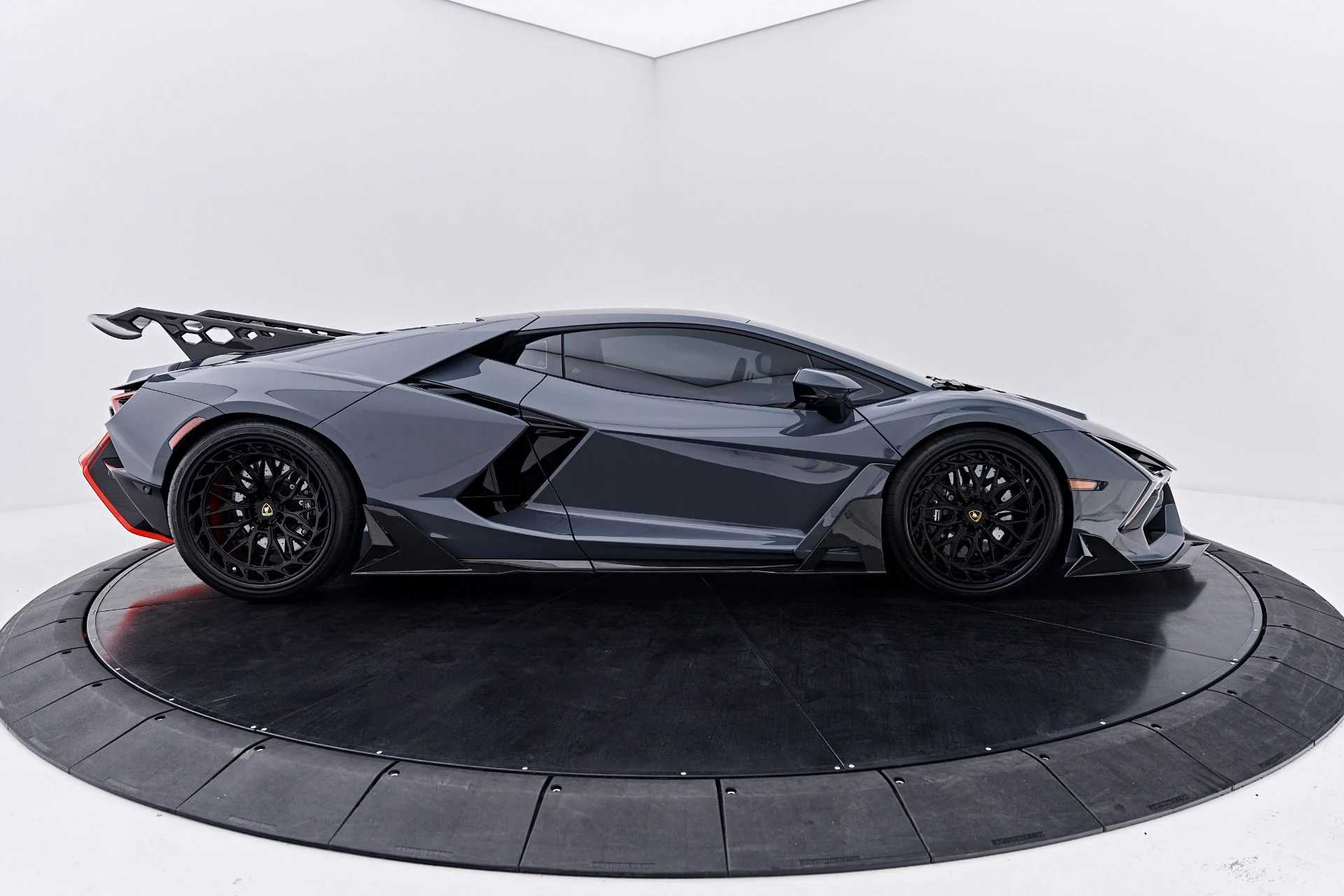 mph015_248007212_Used_2024_Lamborghini_Revuelto_Base_1789623364_1ada2ce4ce