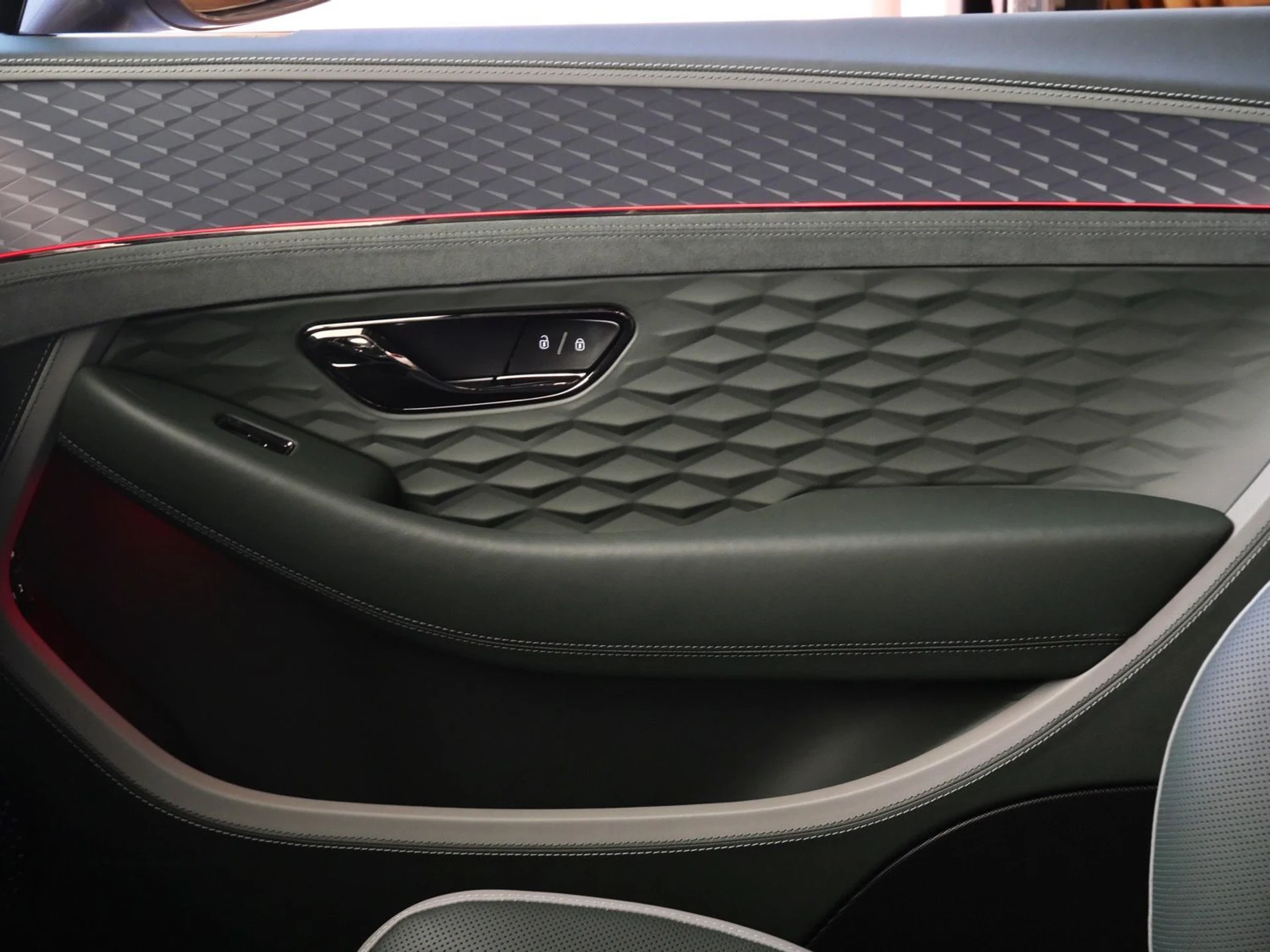 mph015_2480448845_4ed6a5aee58c36634bf885c85923a4fbx_c3a64f1310