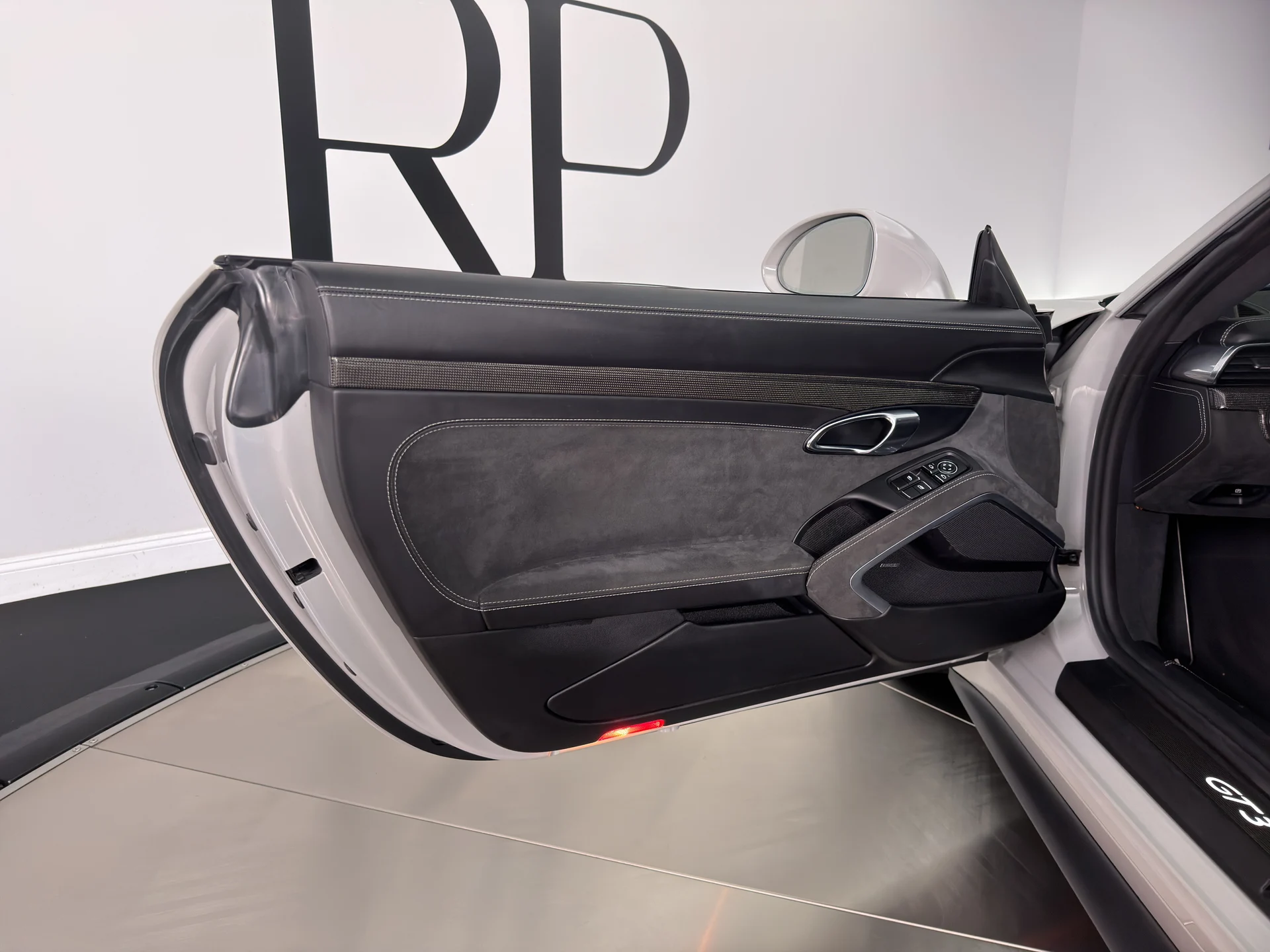 mph015_2484925632_RP_8507_interior_001_6f458fdbe5