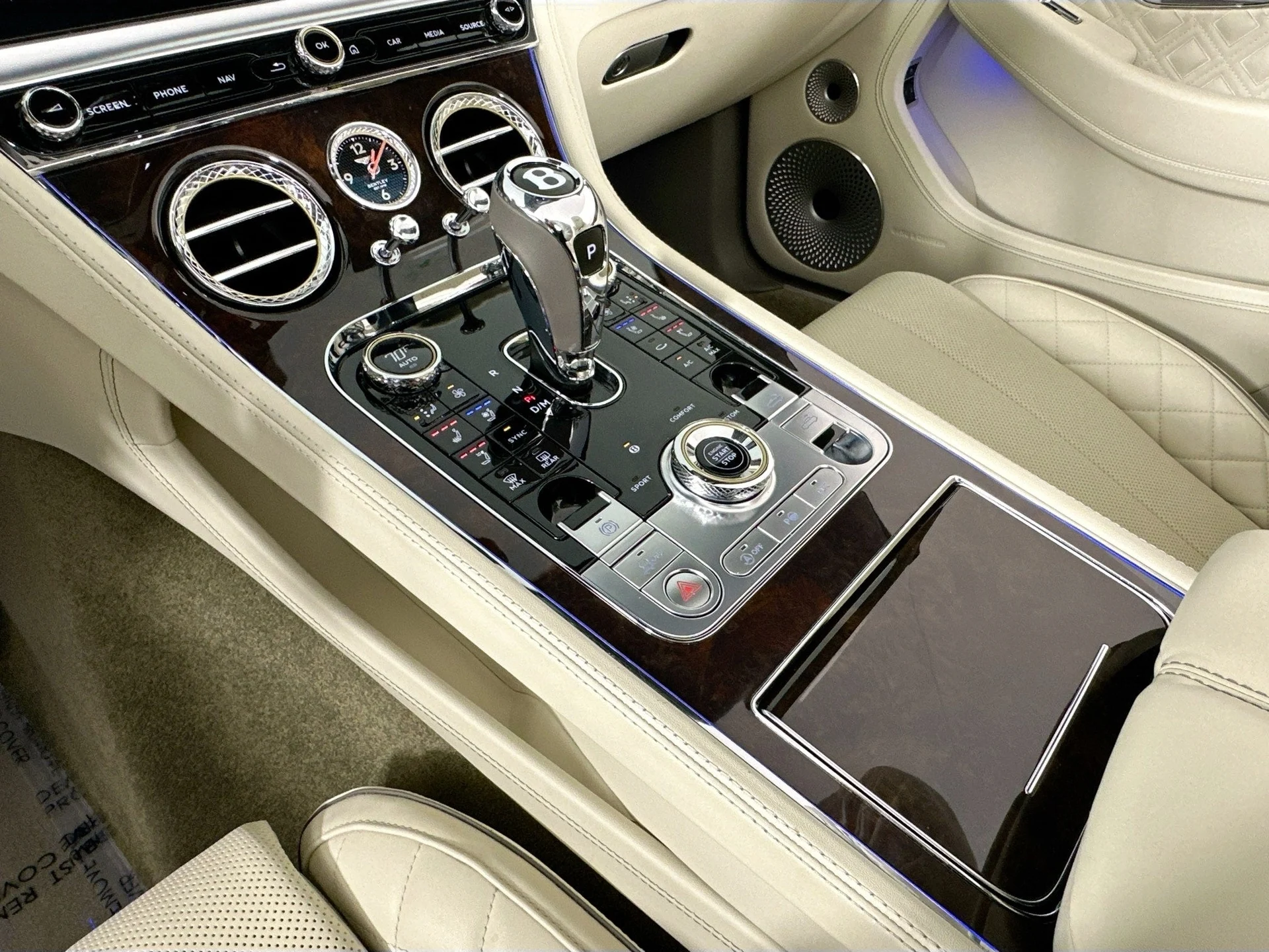 mph015_249363759_16_5df1577837