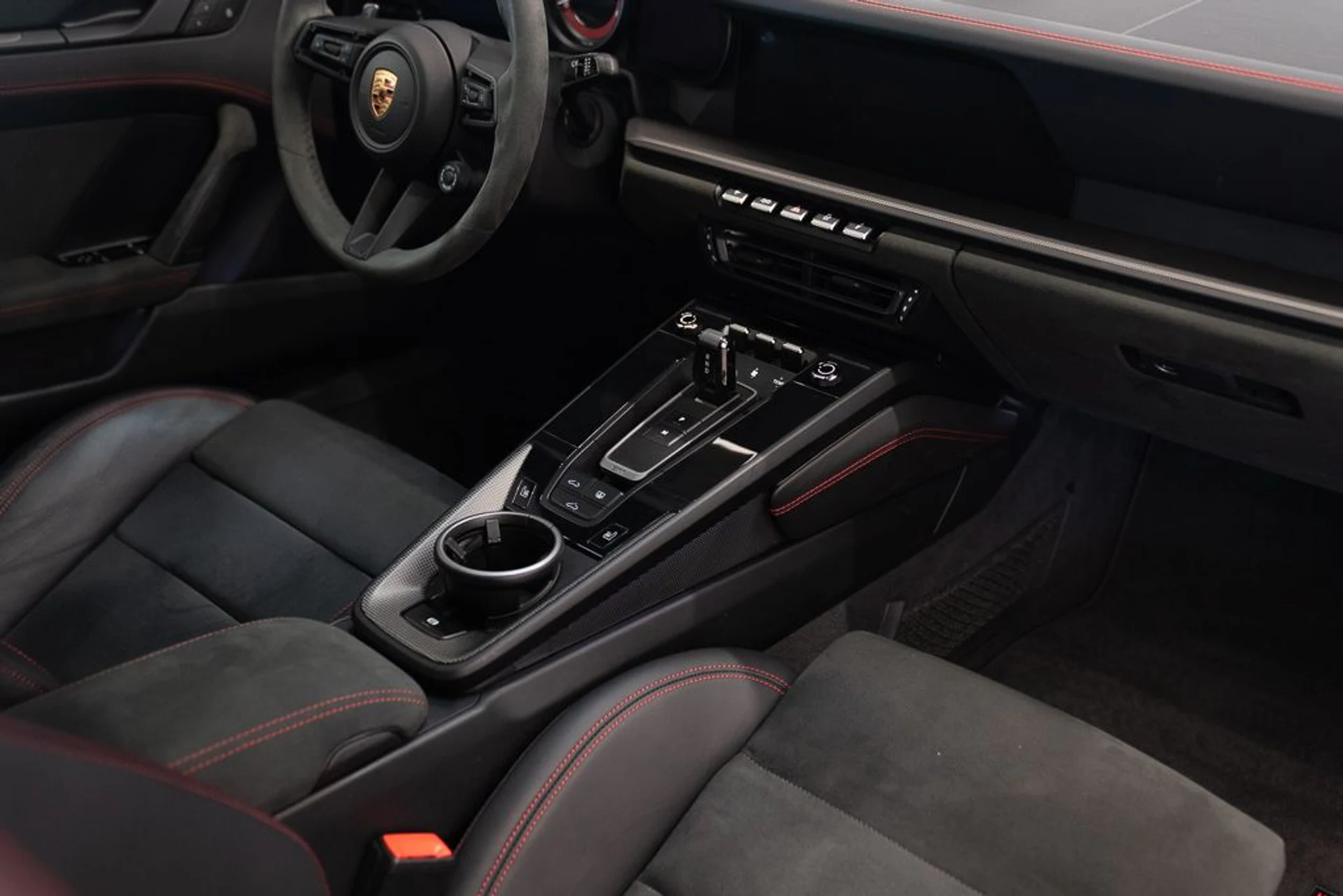 mph015_2503541172_porsche_911_2023_jpg_v_1770126807_6b51d1e45c