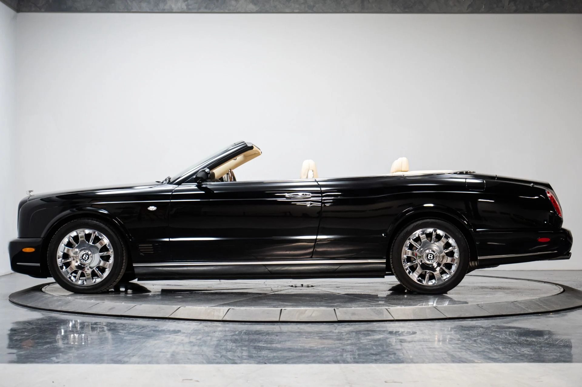 mph015_2504380706_Used_2007_Bentley_Azure_1753214683_de8b9c341c