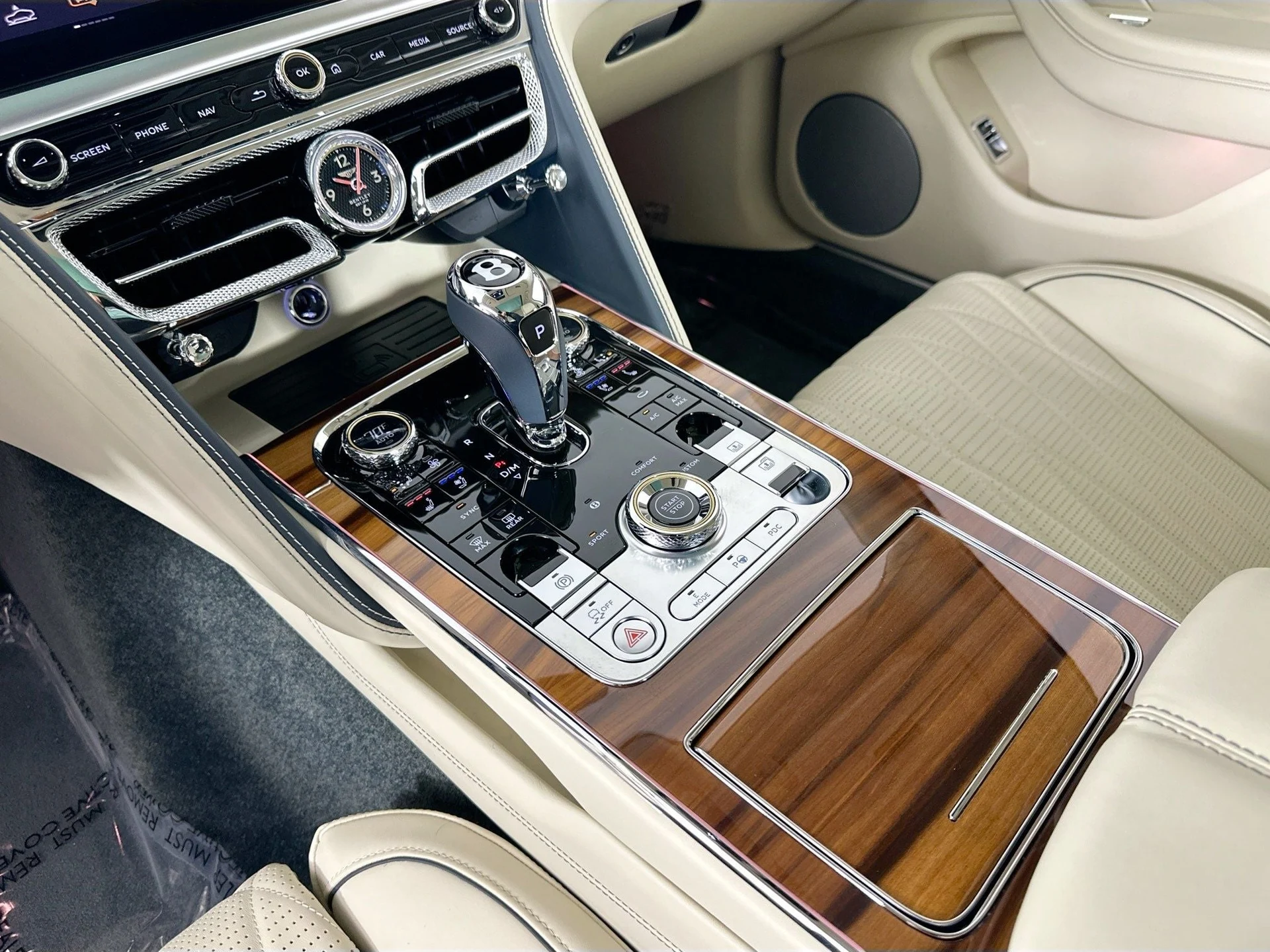 mph015_2530319646_16_c18a2530fc