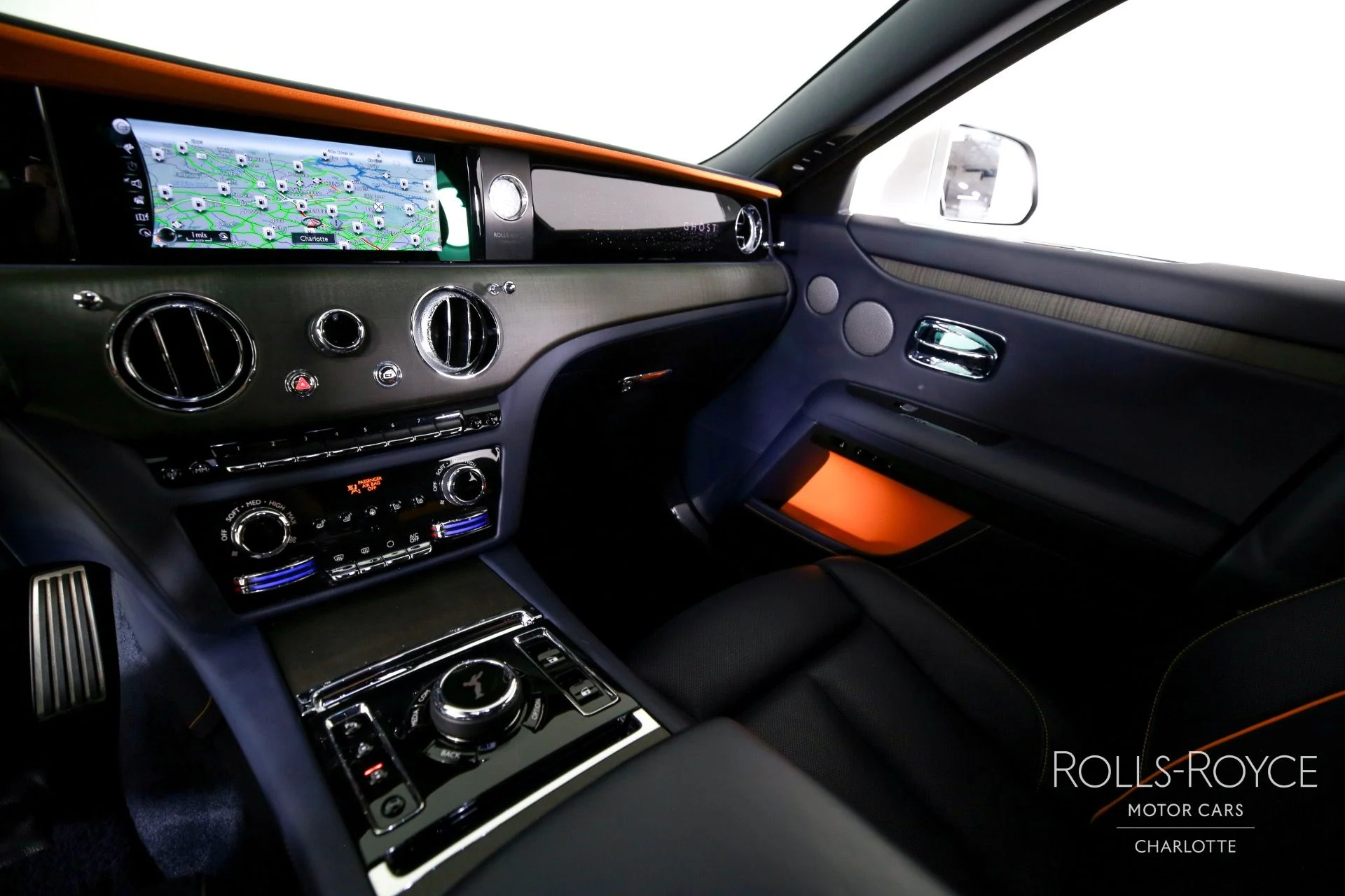mph015_2531028436_Used_2022_Rolls_Royce_Ghost_1755181543_9f3b361448