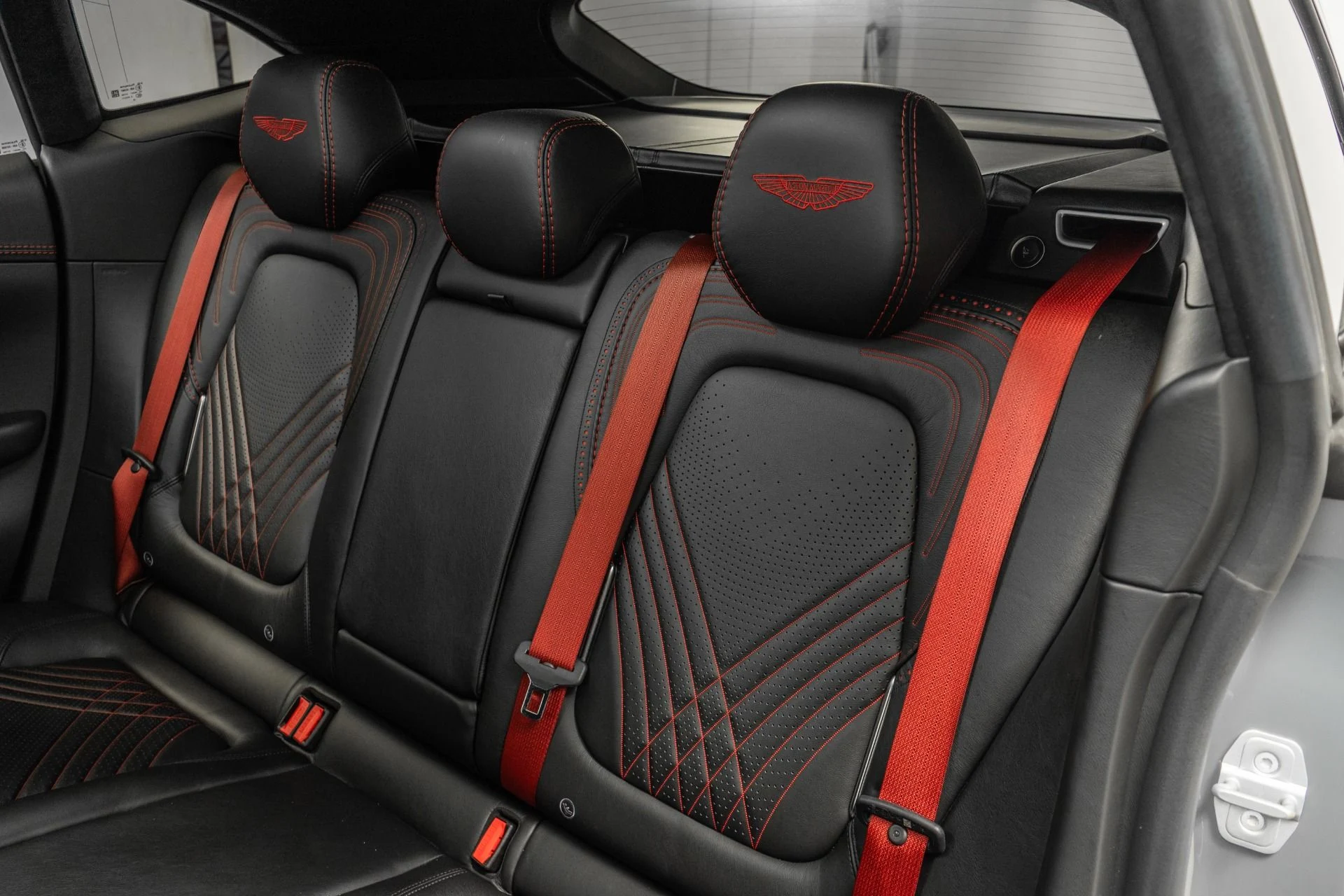 mph015_2532598214_Used_2021_Aston_Martin_DBX_22_Inch_Wheels_Heated_and_Ventilated_Front_Seats_Panoramic_Roof_1765210409_9c58145a0a