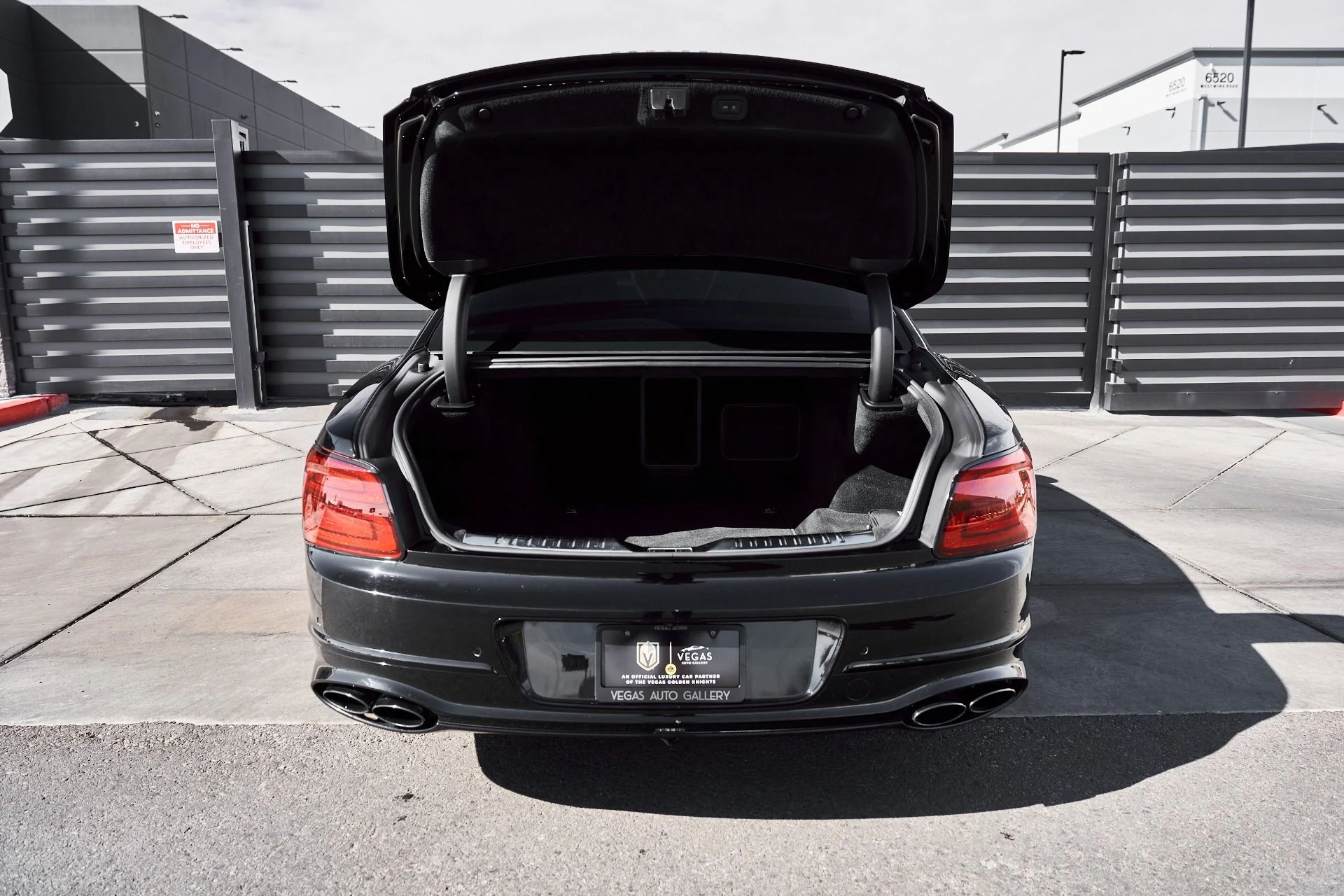 mph015_2537151784_Used_2023_Bentley_Flying_Spur_S_1770950644_8905da01f1