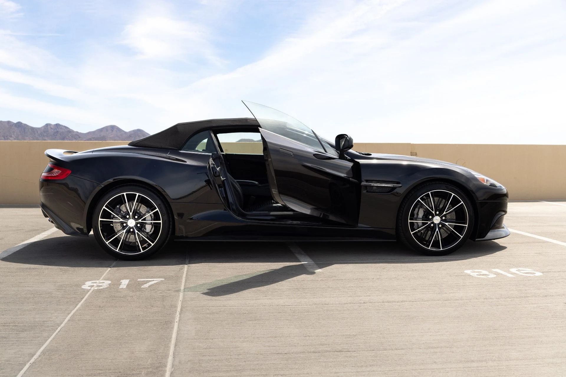 mph015_2550332769_Used_2015_Aston_Martin_Vanquish_Volante_1776978035_c53d239f0e