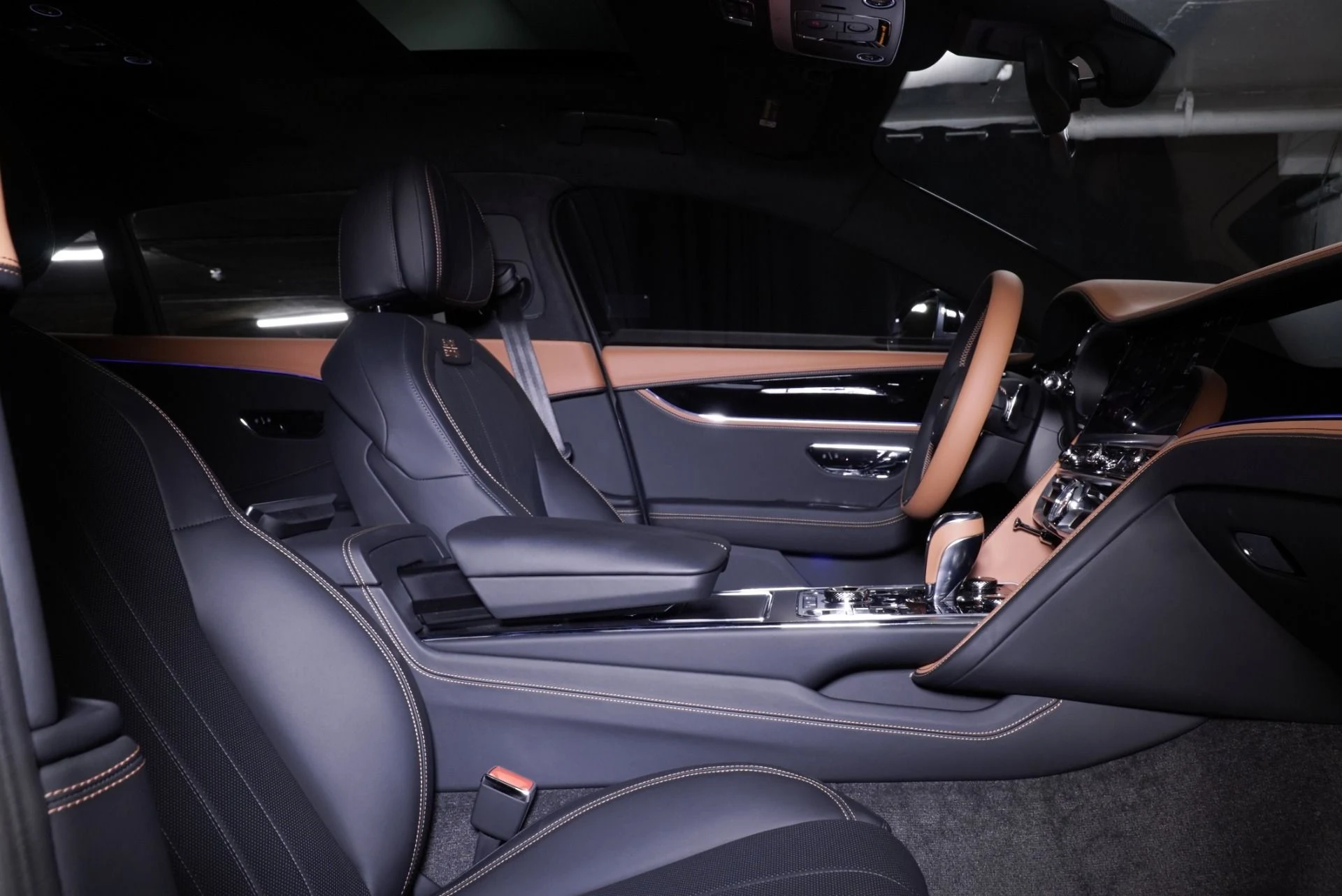 mph015_2559344920_New_2025_Bentley_Flying_Spur_Black_Edition_1760384463_55ca8be3db