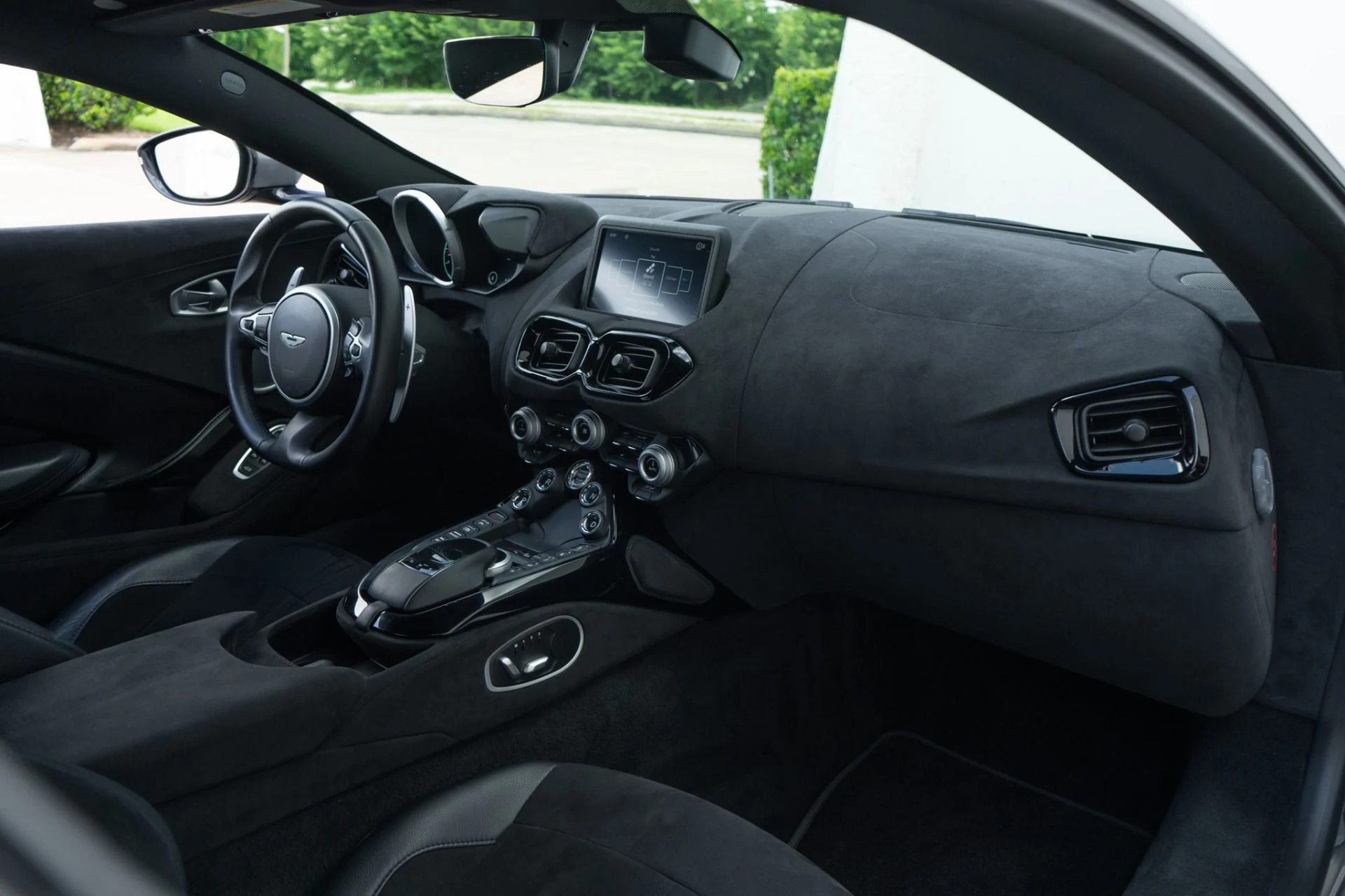 mph015_256223781_Used_2020_Aston_Martin_Vantage_1781738280_e20a0ee1fa