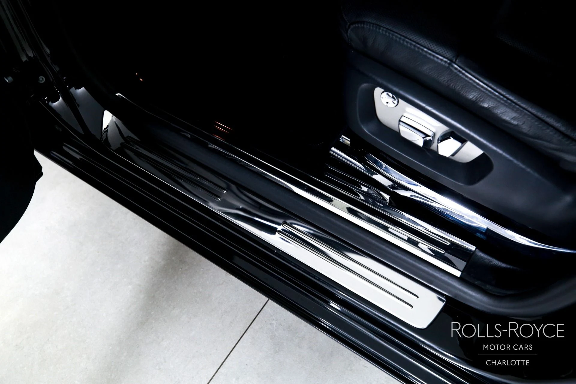 mph015_2568532674_Used_2011_Rolls_Royce_Ghost_1781189225_5b70b67551