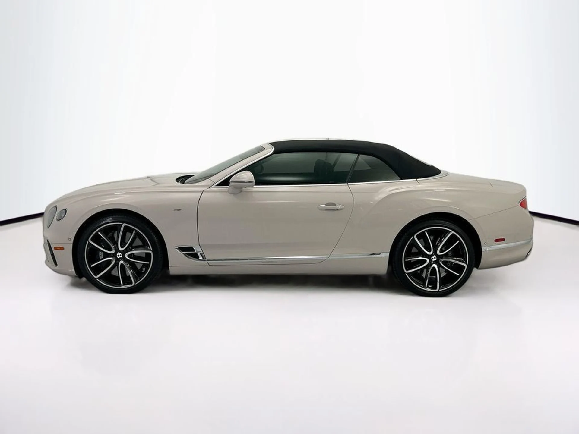 mph015_2576385738_used_2021_bentley_continental_gtv8convertible_8119_23031856_16_1024_ae532e9591
