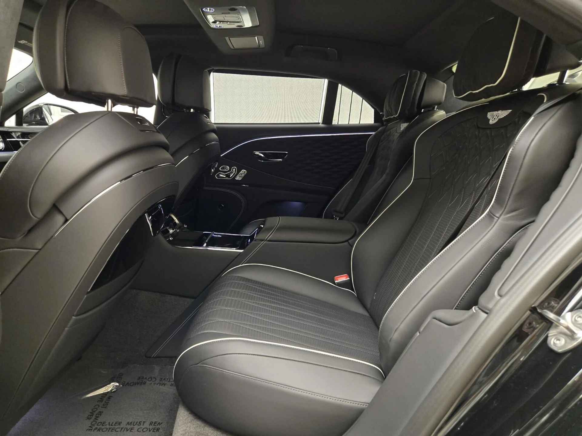 mph015_2587128989_Used_2023_Bentley_Flying_Spur_V8_1761376100_182dedc97a