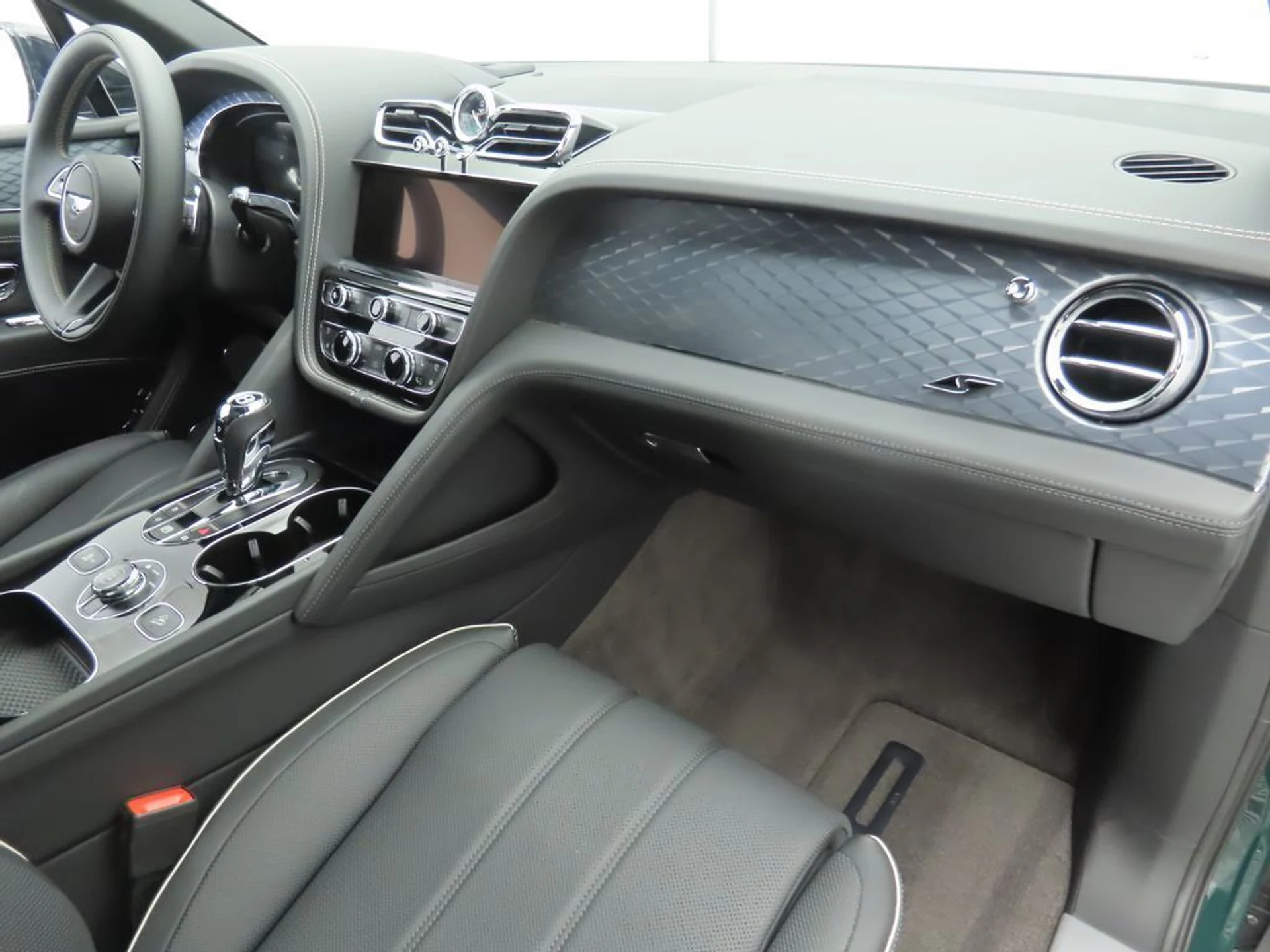 mph015_2589838836_used_2025_bentley_bentayga_v8awd_8119_22891854_17_1024_b27dbb84f7