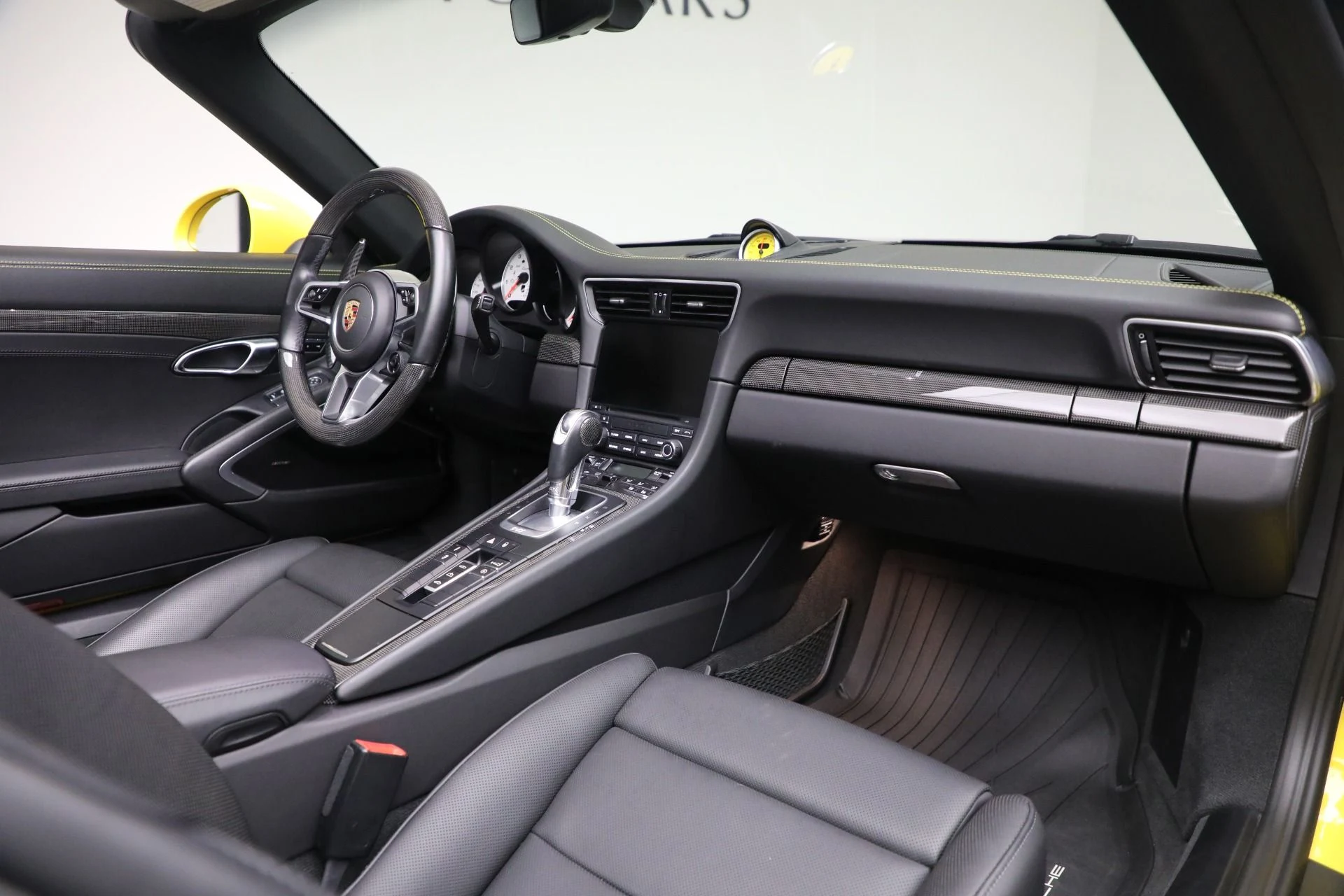 mph015_2592960216_Used_2017_Porsche_911_Turbo_Cabriolet_467890b7a4