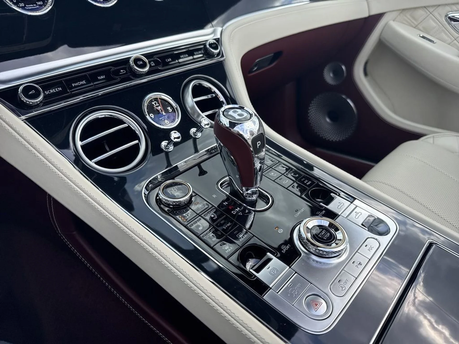 mph015_2595650382_4b0021172cd945fc9ba4576557ab6557_deddfeefc0