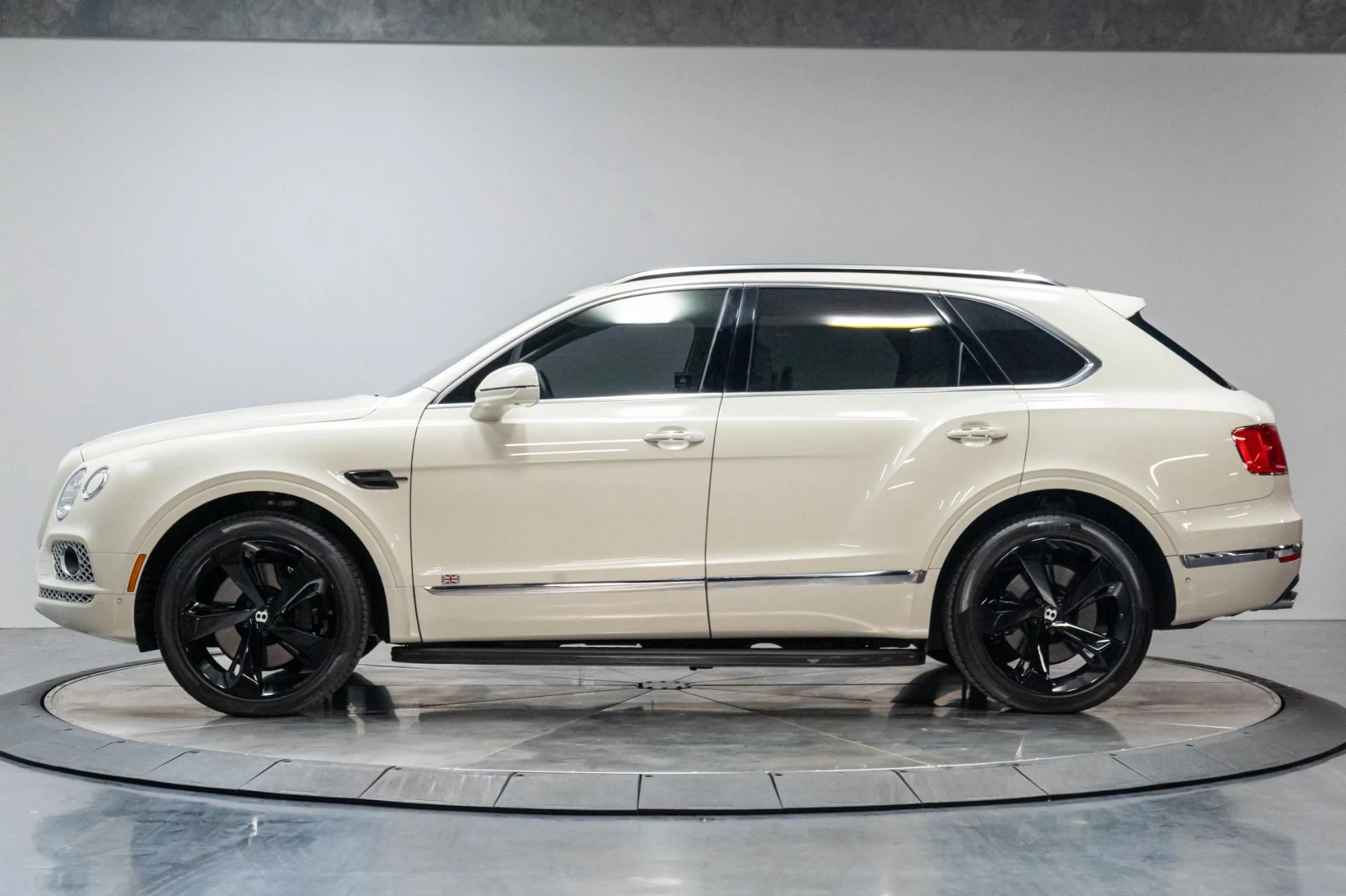 mph015_2596128342_Used_2017_Bentley_Bentayga_W12_1787159716_29bd75eb3c