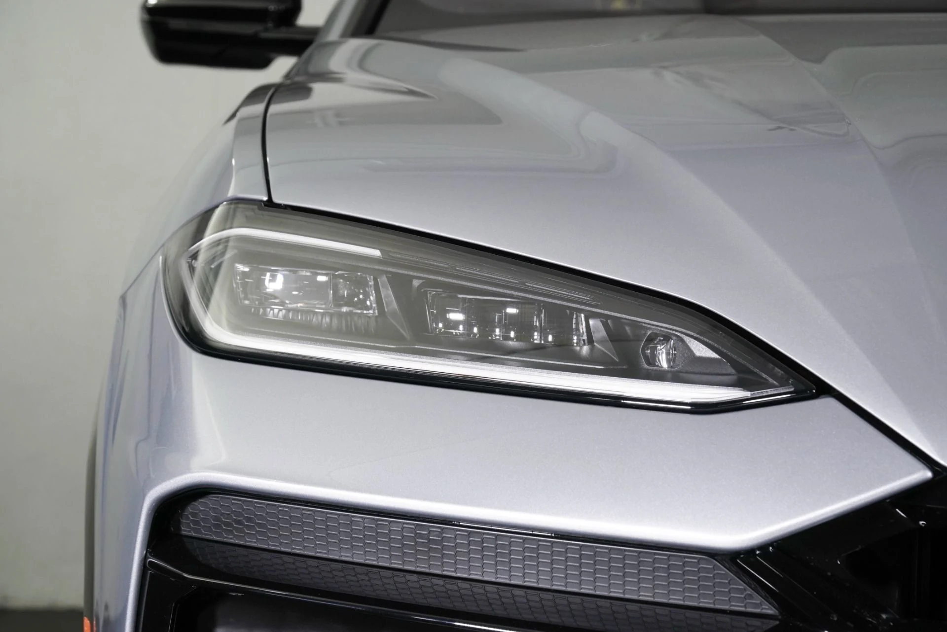 mph015_2598156744_New_2025_Lamborghini_Urus_SE_1776533291_d3ee3430b9