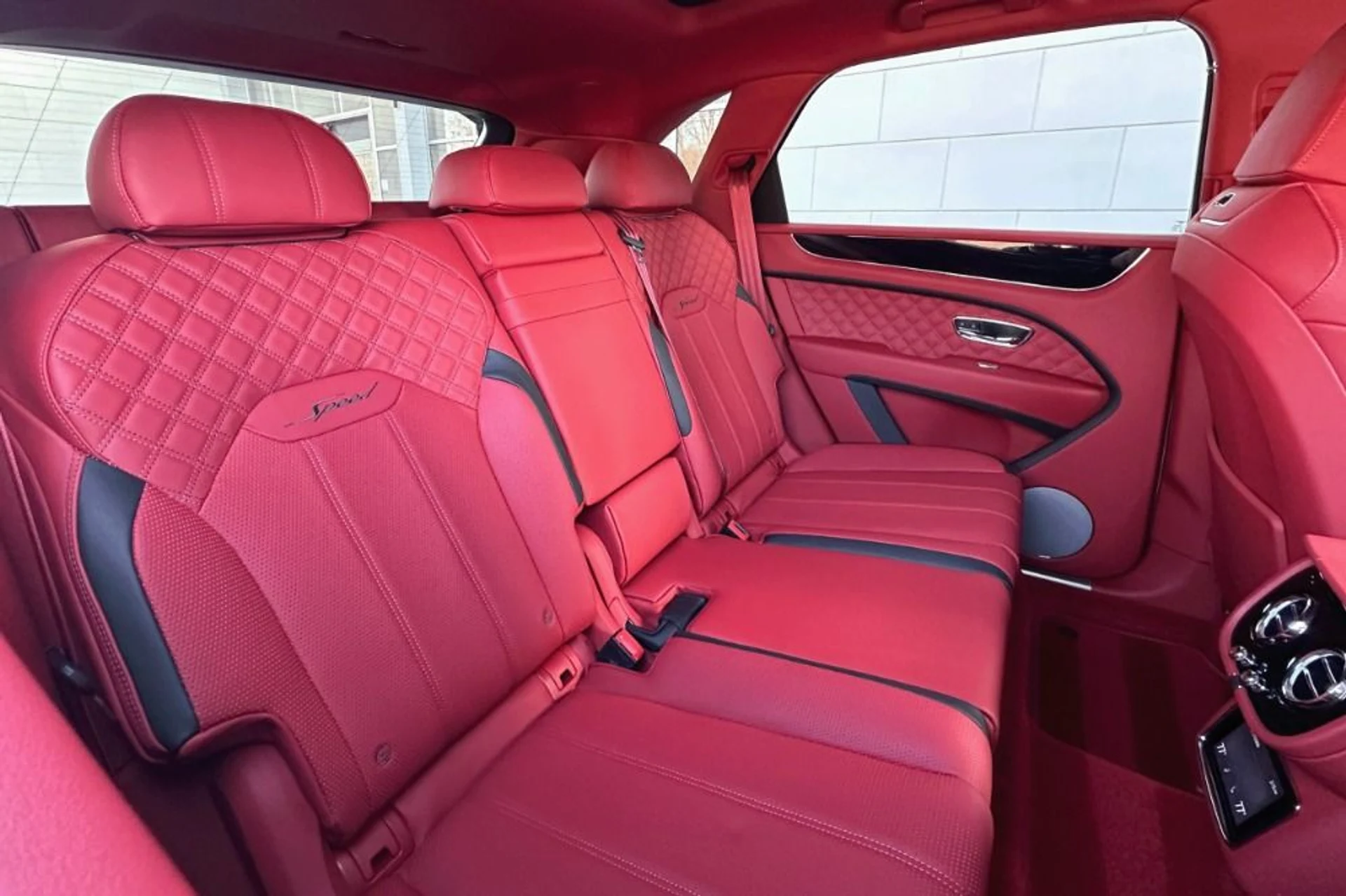 mph015_2598219318_Used_2022_Bentley_Bentayga_Speed_1768300106_ea3daeda8b