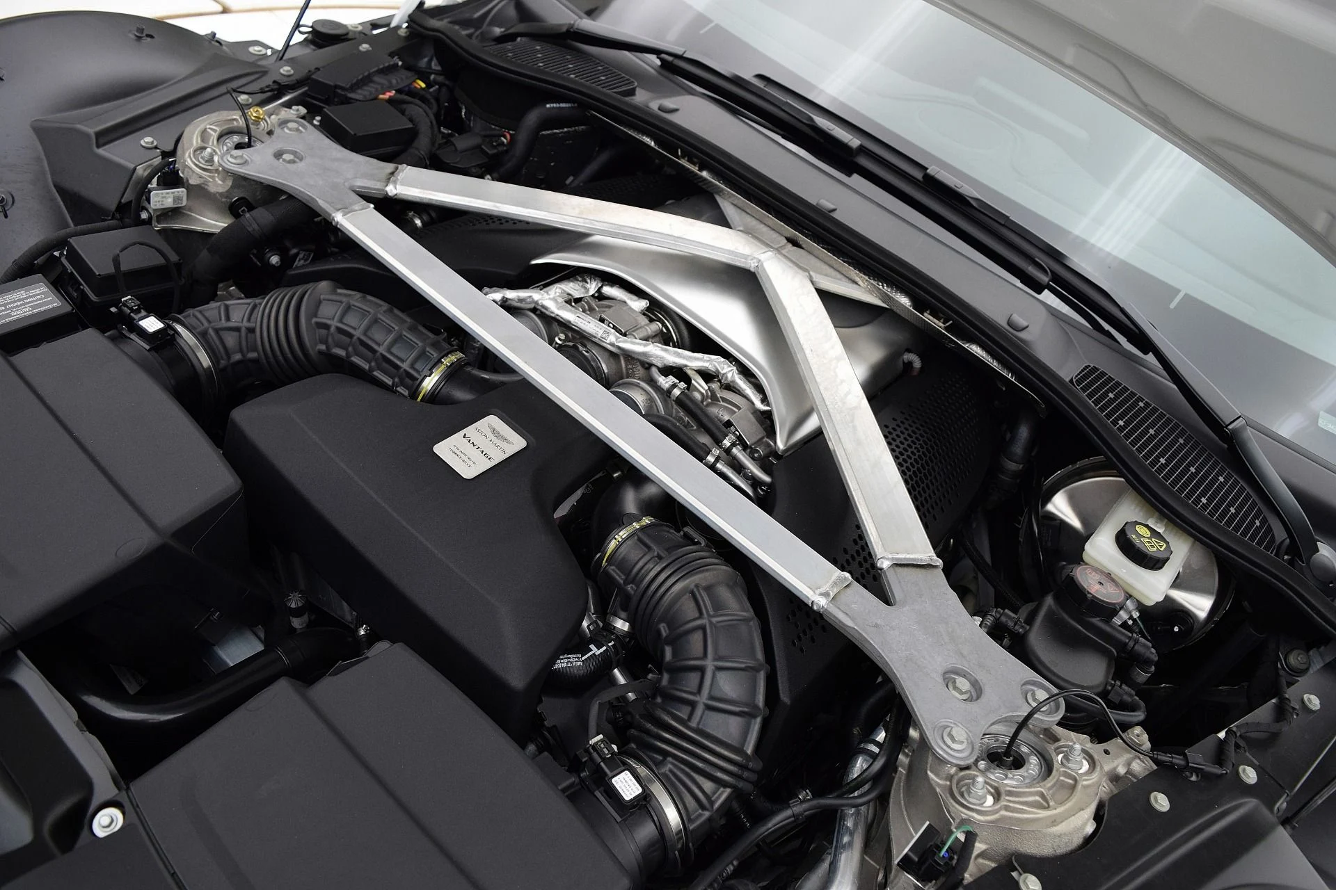 mph015_2599201529_Used_2020_Aston_Martin_Vantage_Coupe_21b0df8257