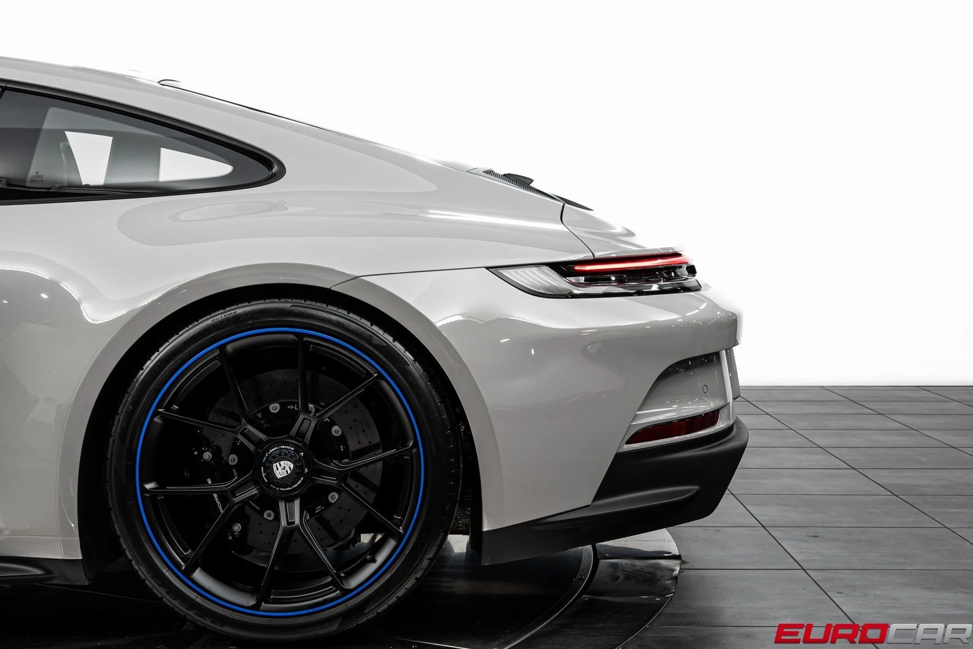 mph015_2606371312_image_16_9801ed6351