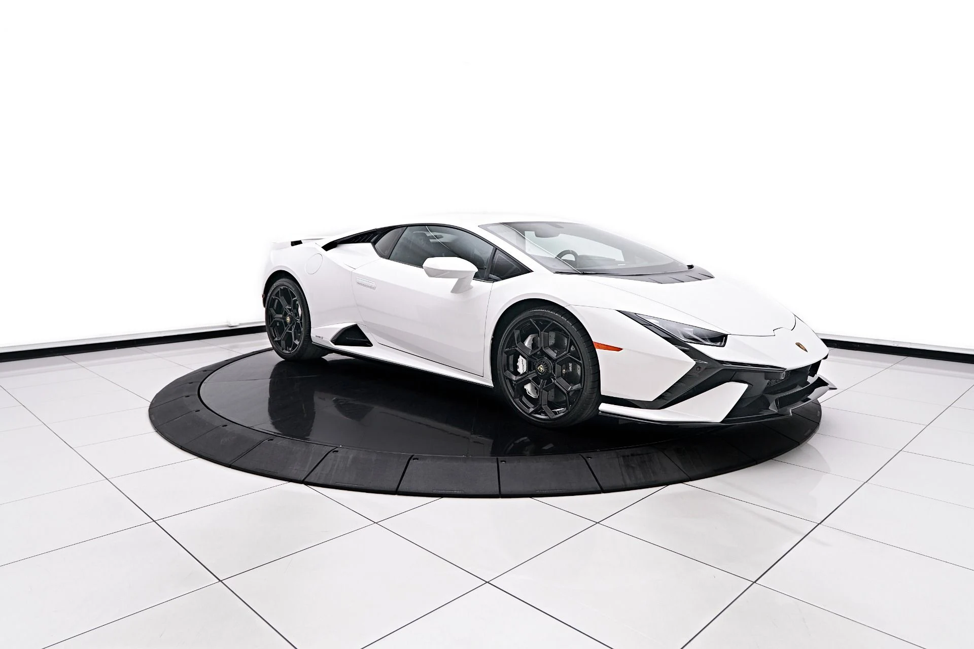mph015_2606658666_Used_2023_Lamborghini_Huracan_Tecnica_Base_1750384074_c5de70d360