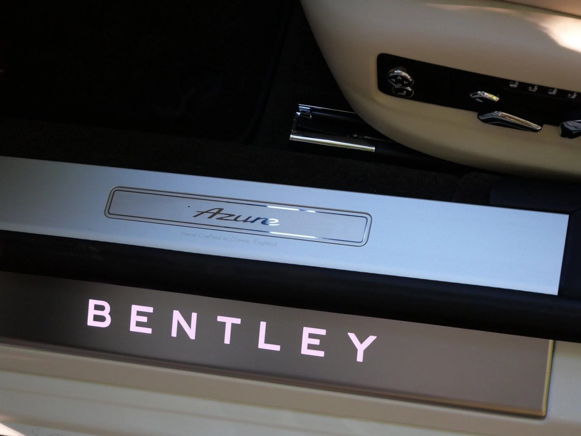 mph015_2606942535_f0a58abd90c626ade23bd61499b0b048x_5d379f9226