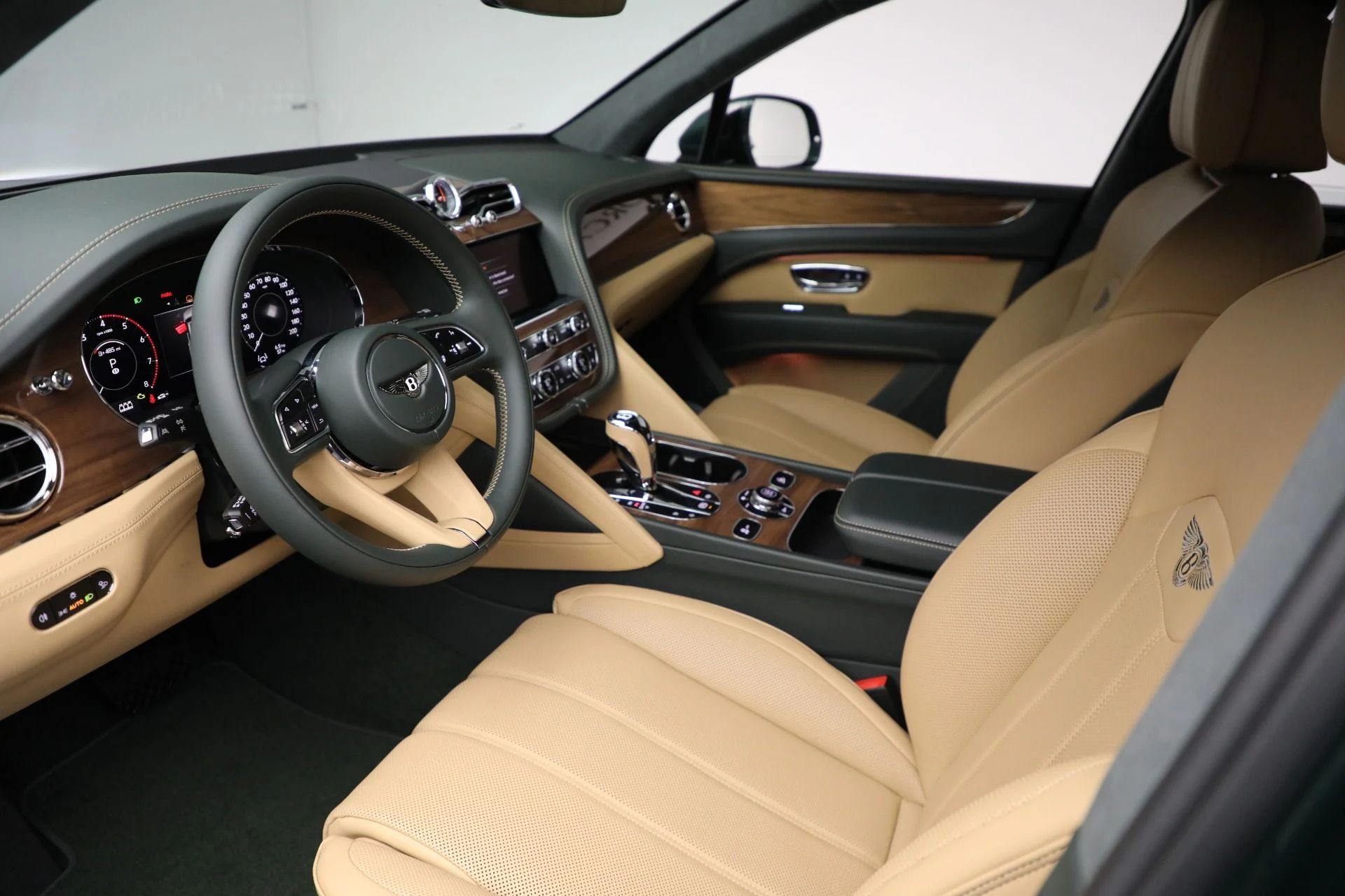 mph015_2608489885_New_2025_Bentley_Bentayga_V8_bf8846eed3