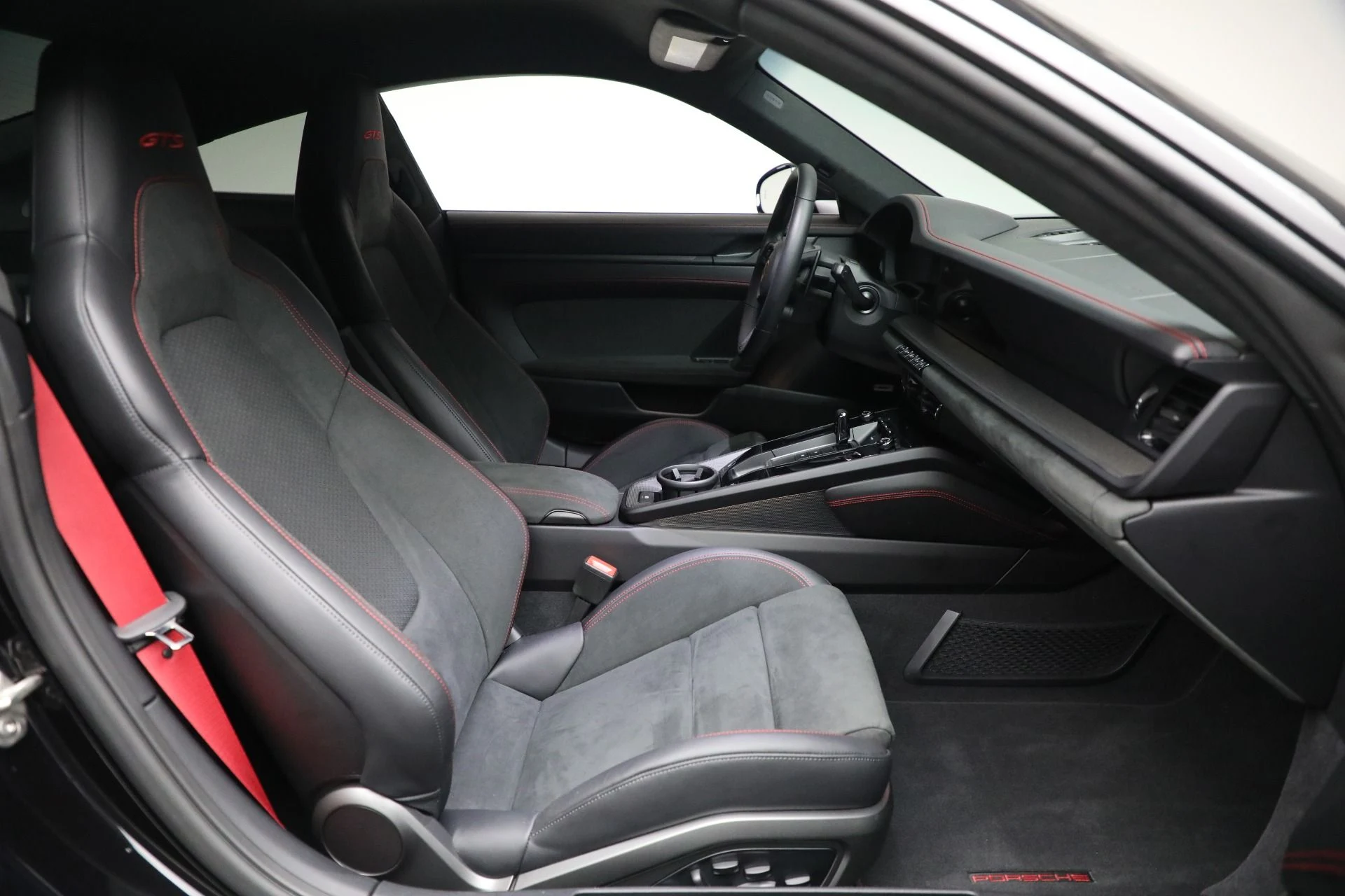 mph015_2608553539_Used_2025_Porsche_911_Carrera_GTS_084de8c72f