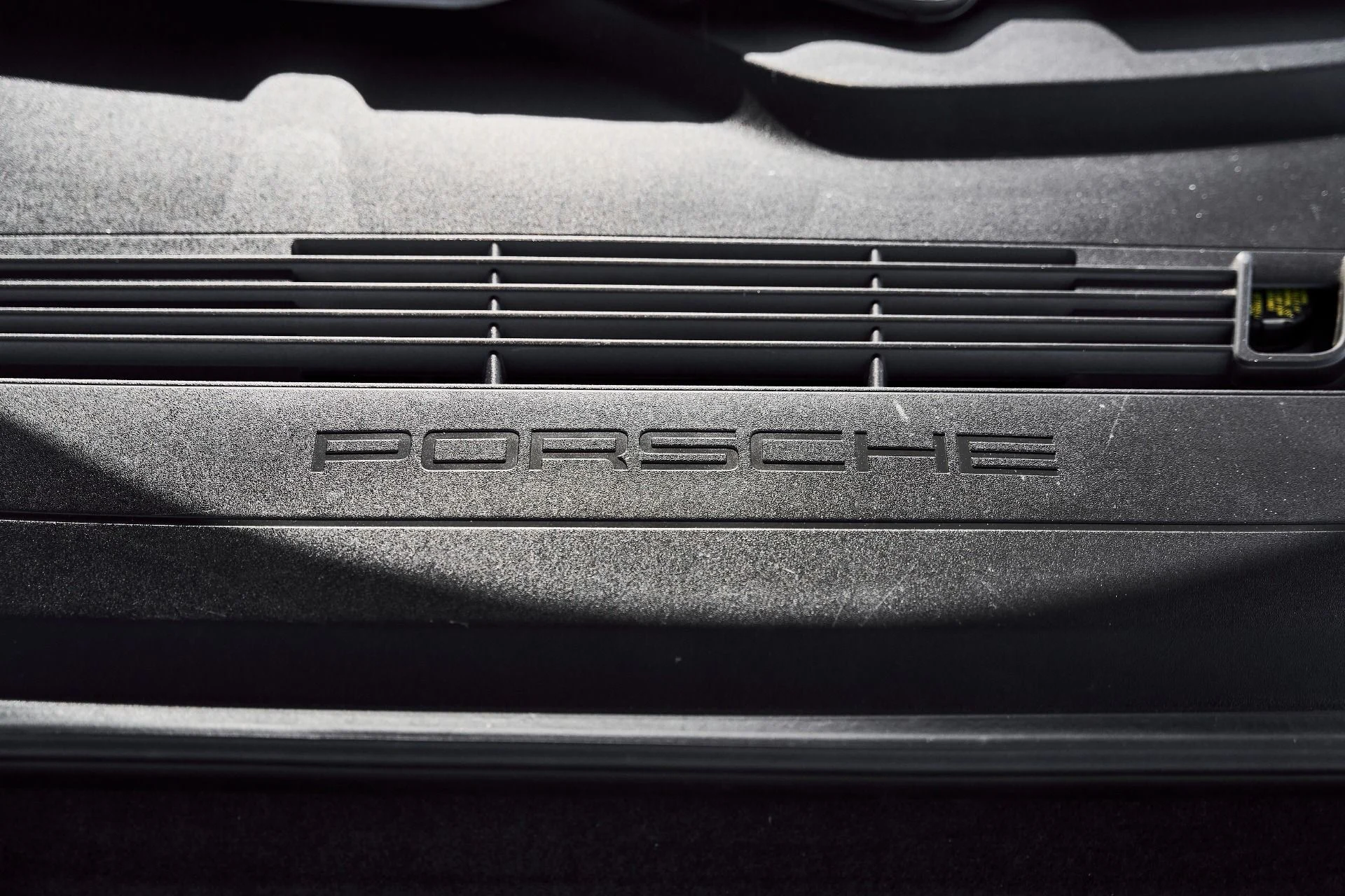 mph015_2610396451_Used_2018_Porsche_911_GT_3_1778891404_1cf4efb304