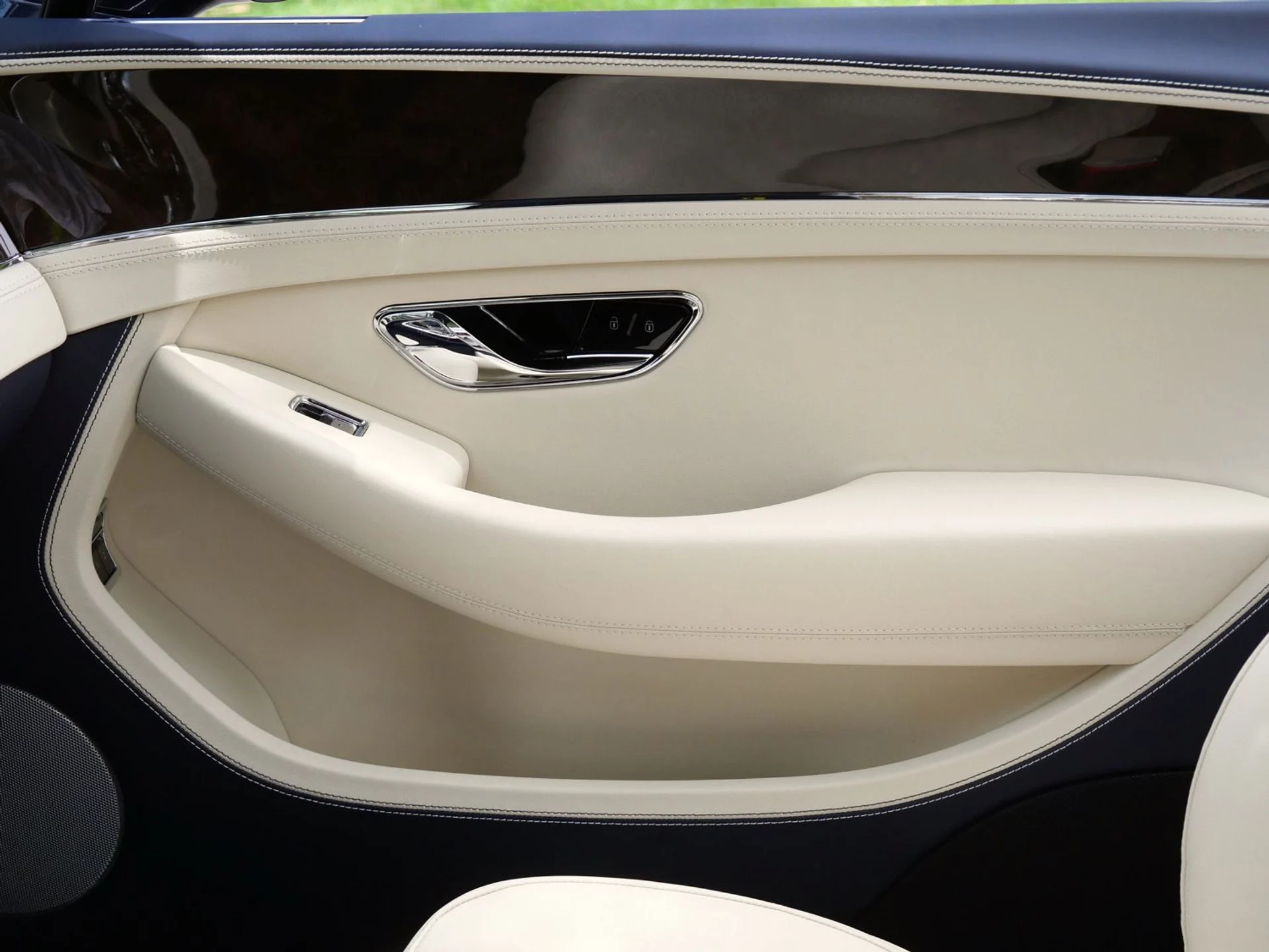 mph015_2612674311_a3f48ee876061cf7973037486195d0e7x_1a0325e7cd