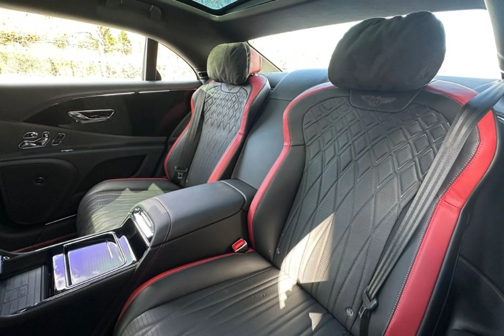 mph015_2612811028_Used_2023_Bentley_Flying_Spur_Speed_1778073007_546f3409a8