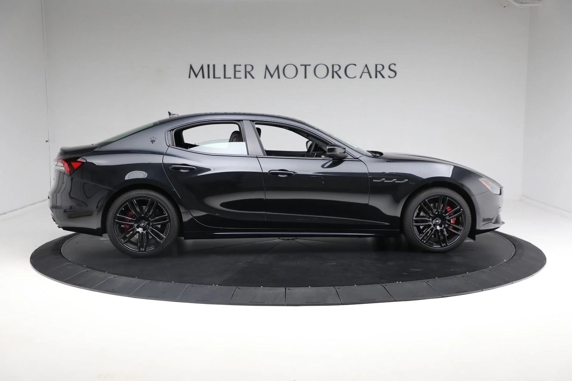 mph015_2613002377_Used_2024_Maserati_Ghibli_Modena_Ultima_Q4_1713534126_47dbb31d60