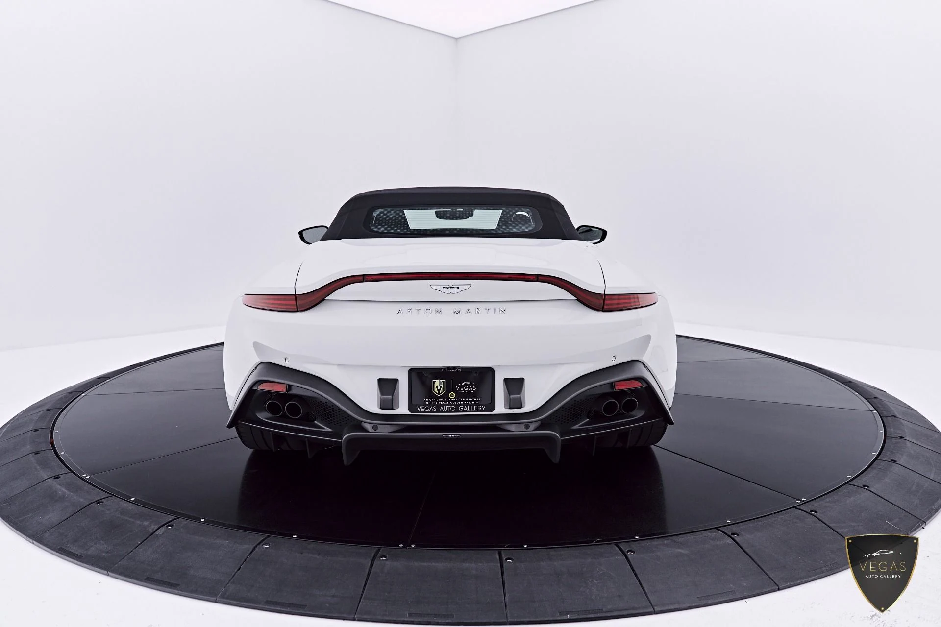 mph015_2620172664_Used_2023_Aston_Martin_Vantage_1783622412_83bd84700b