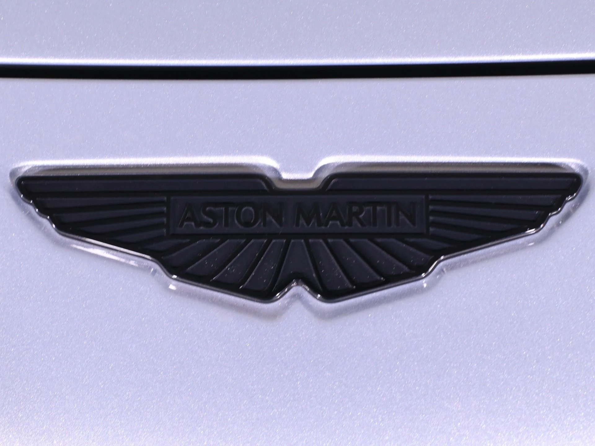 mph015_2631823343_New_2025_Aston_Martin_Vantage_1758482523_7e3fca2e8e