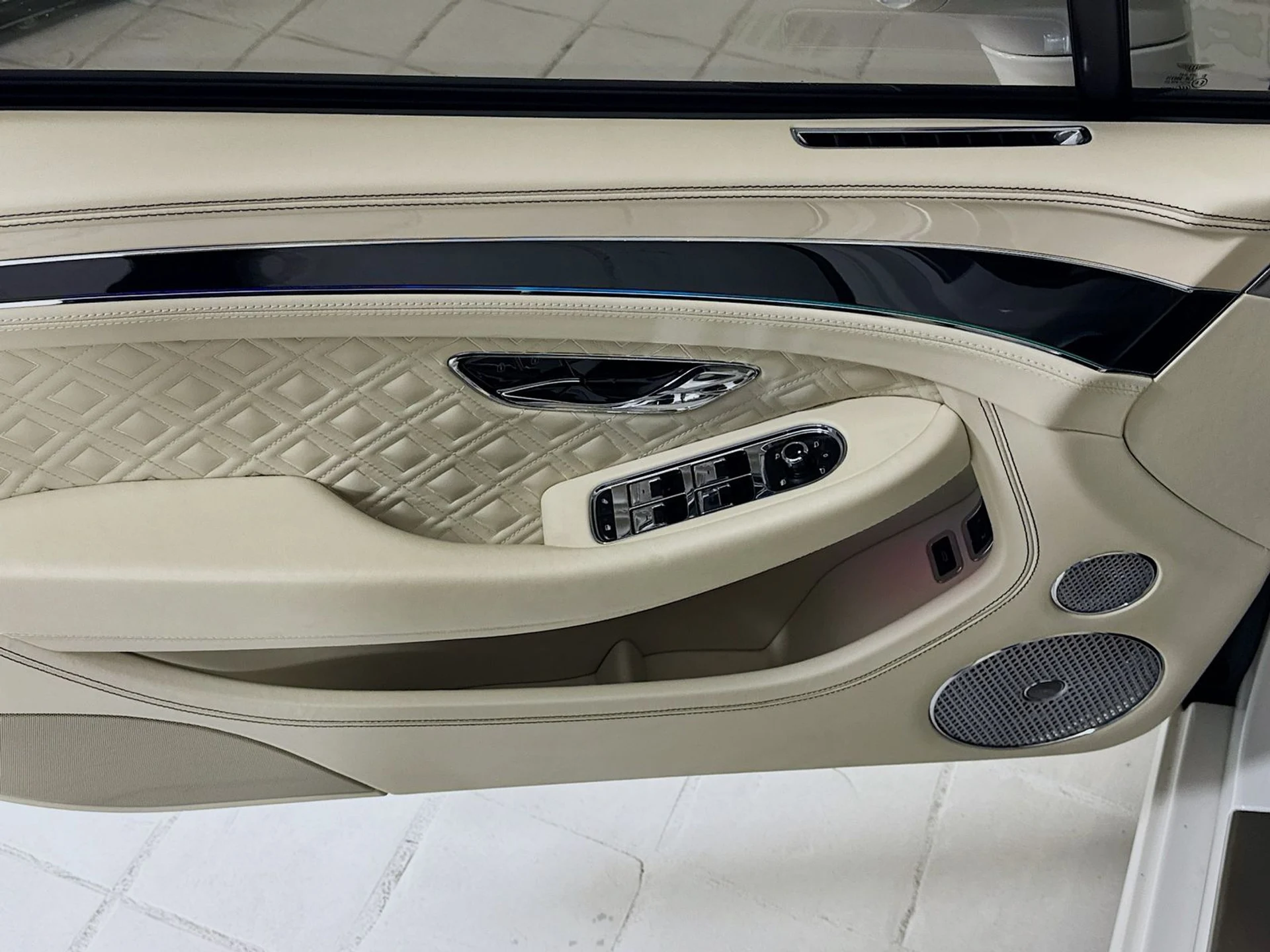 mph015_2633244824_d5f7adfbac01d203a0e9c9ca2f878905x_4142672d71