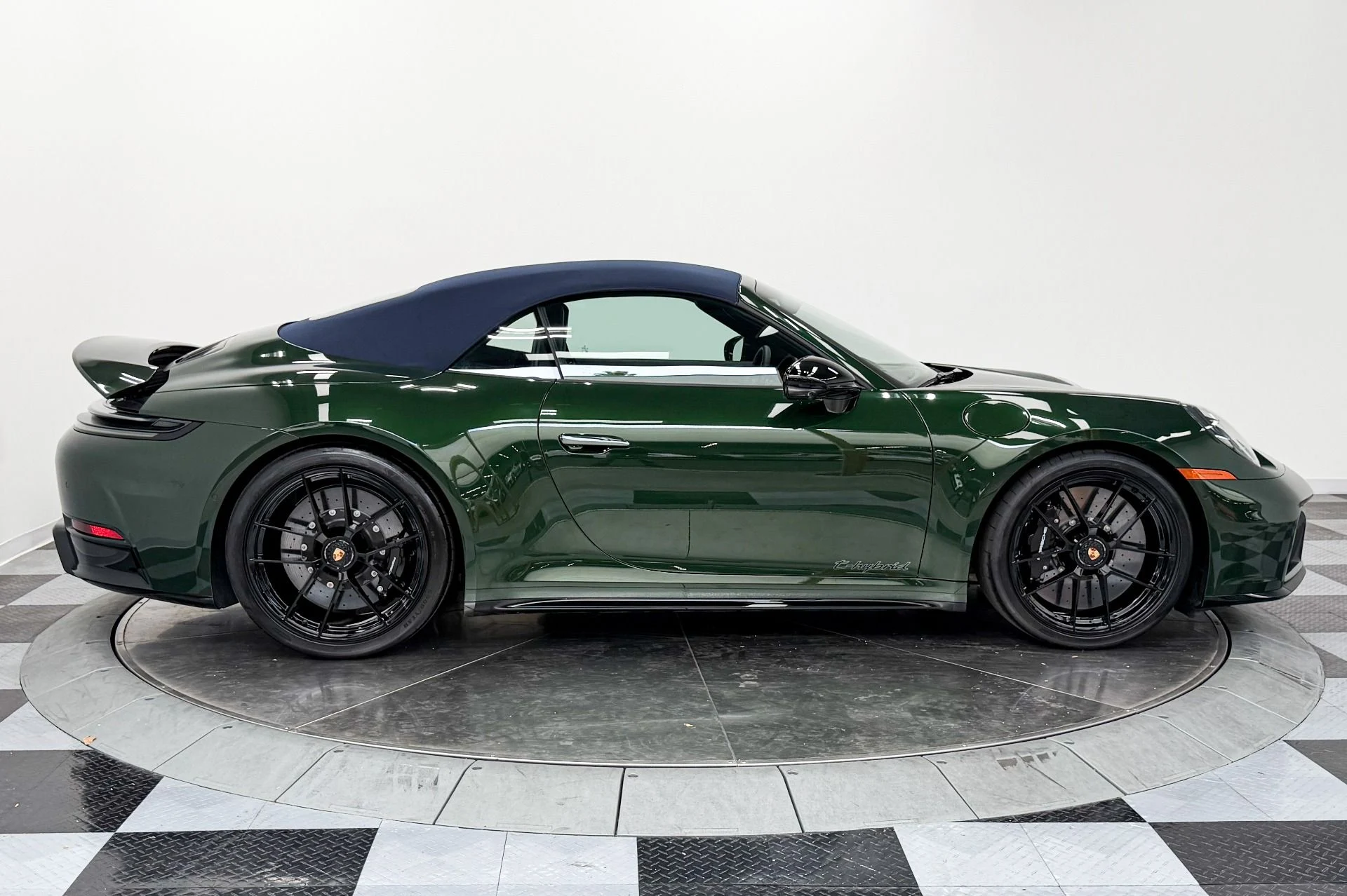 mph015_2635661570_Used_2026_Porsche_911_Carrera_GTS_Carbon_Ceramic_Brakes_Premium_Package_1783023624_537adf275e