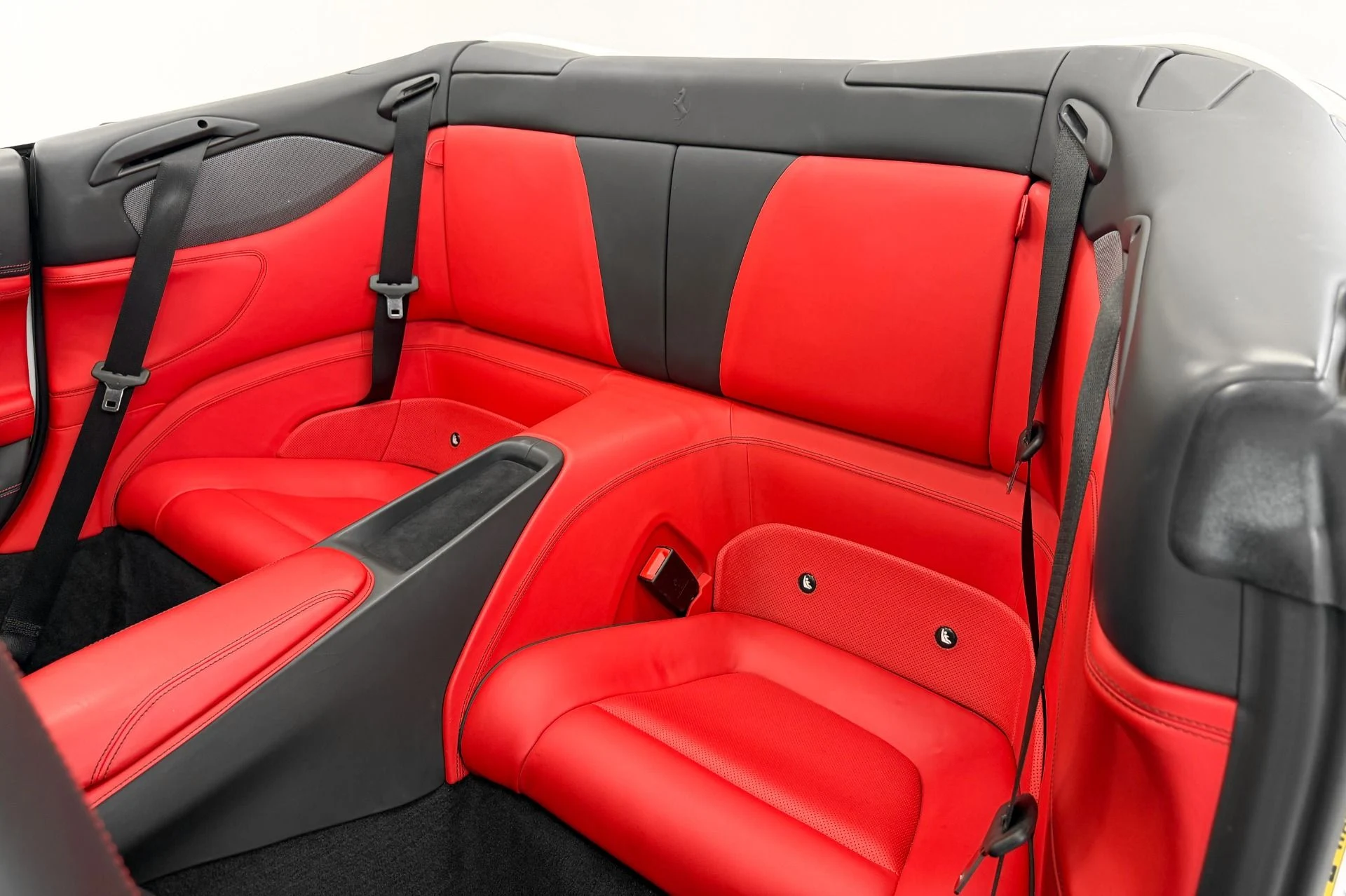 mph015_264462984_Used_2020_Ferrari_Portofino_591_Horsepower_Two_Tone_Interior_1782839445_75f2be56f5