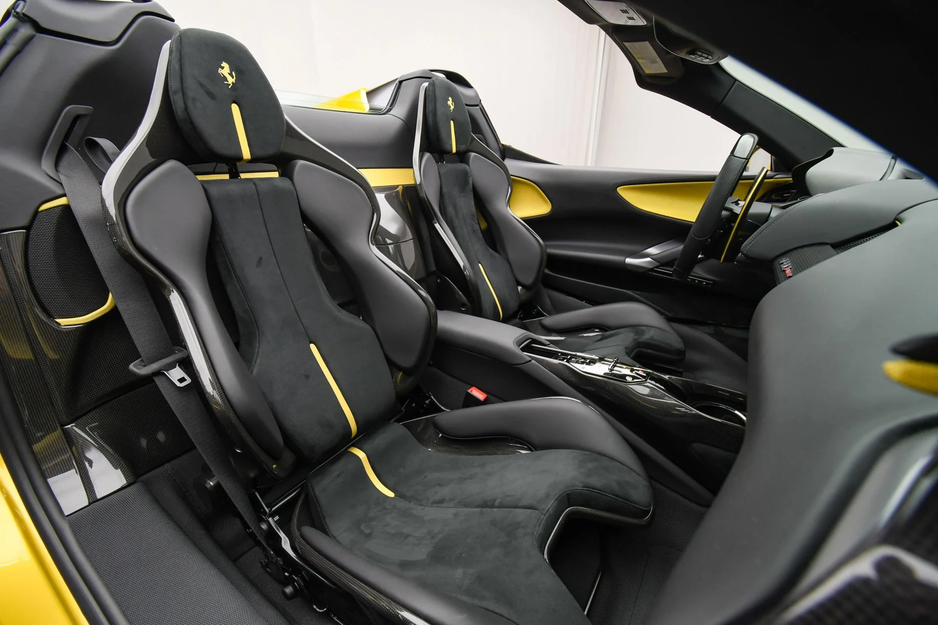 mph015_2645419207_Used_2022_Ferrari_SF_90_Spider_1755677226_c0bfc89a07