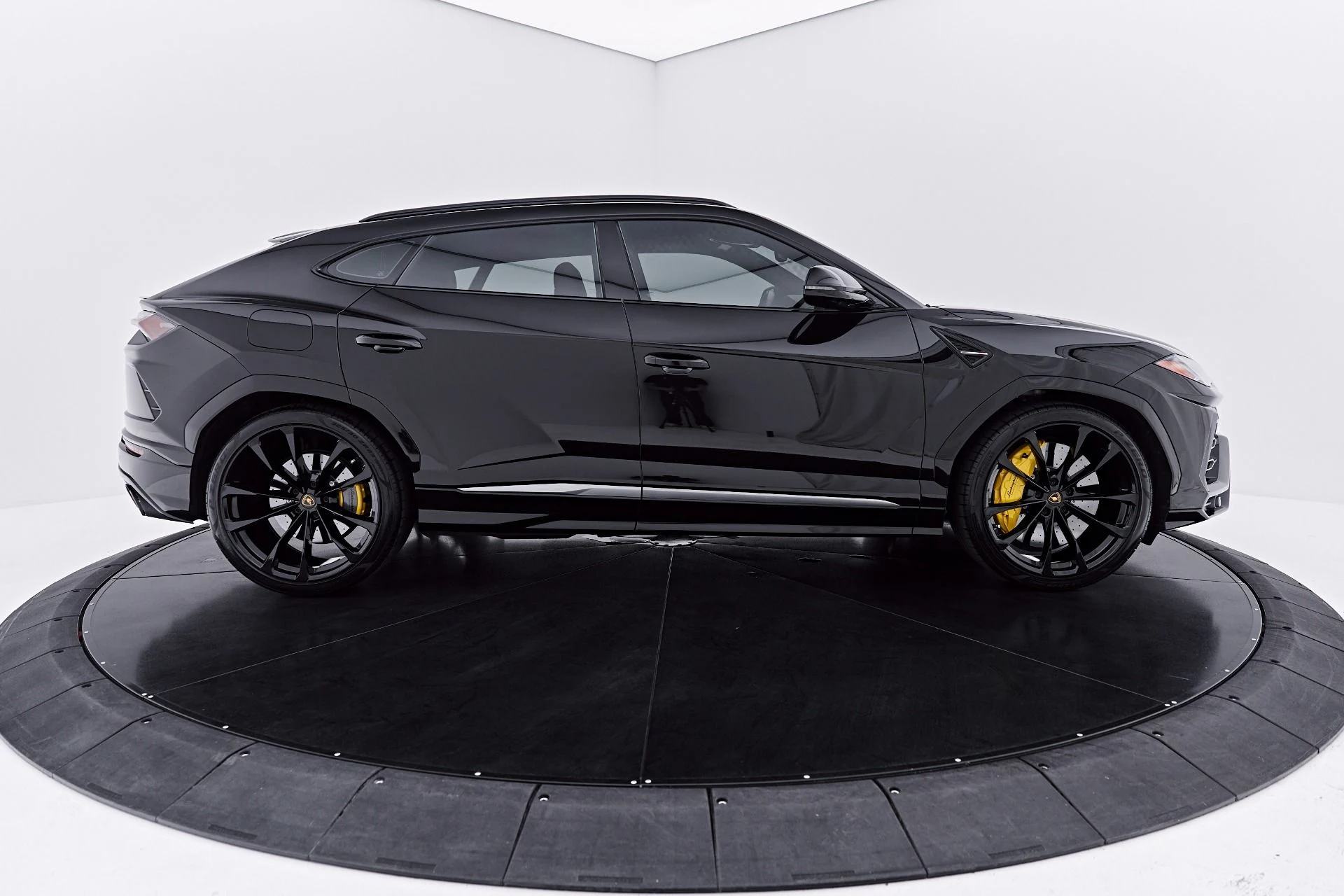 mph015_2645702837_Used_2022_Lamborghini_Urus_Base_1785209661_b94408e9fc